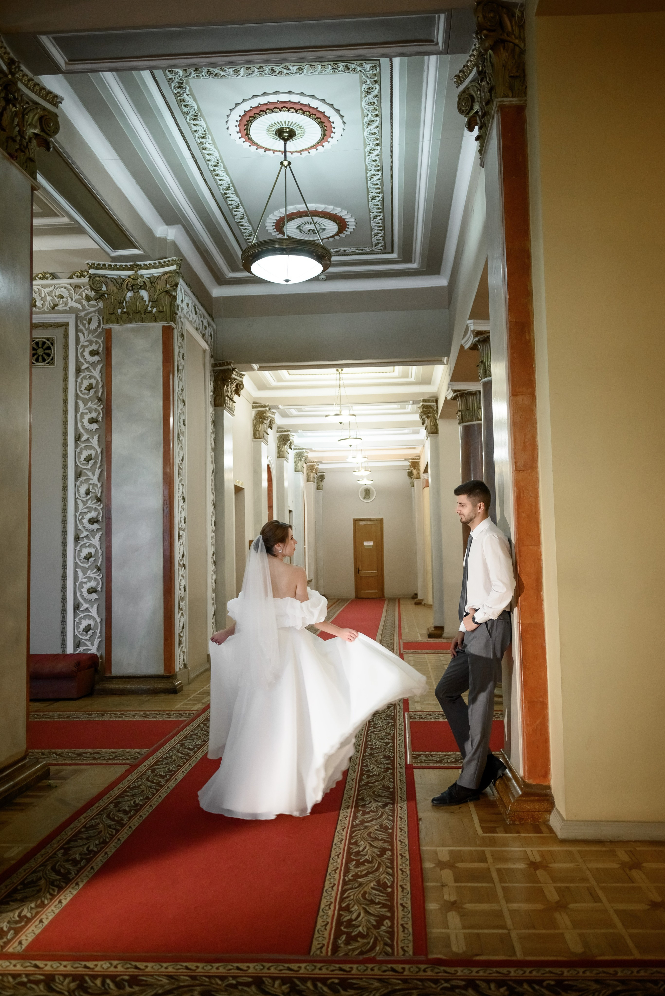 Прогулка в театре и по центру города. Юлия Басня семейный и свадебный фотограф в Донецке