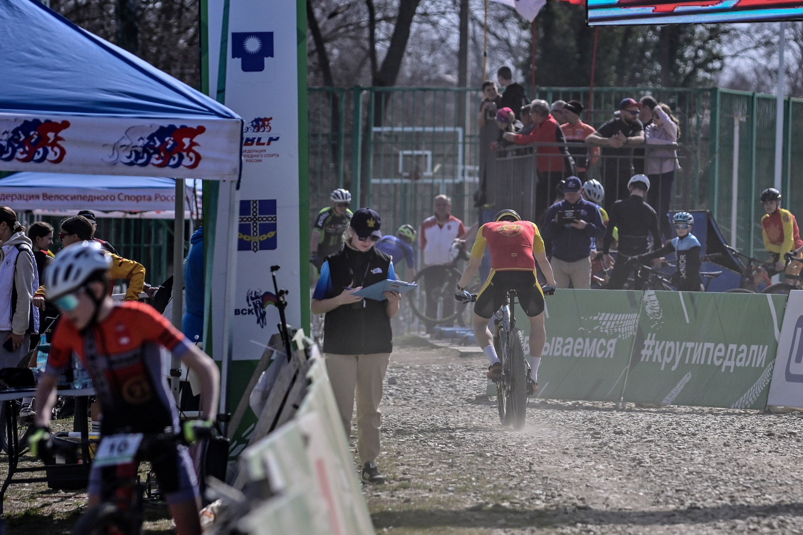 Маунтинбайк, кросс-кантри в Архипо-Осиповке 16 марта 2025. Спортивный фотограф, фотожурналист Павел Ларькин