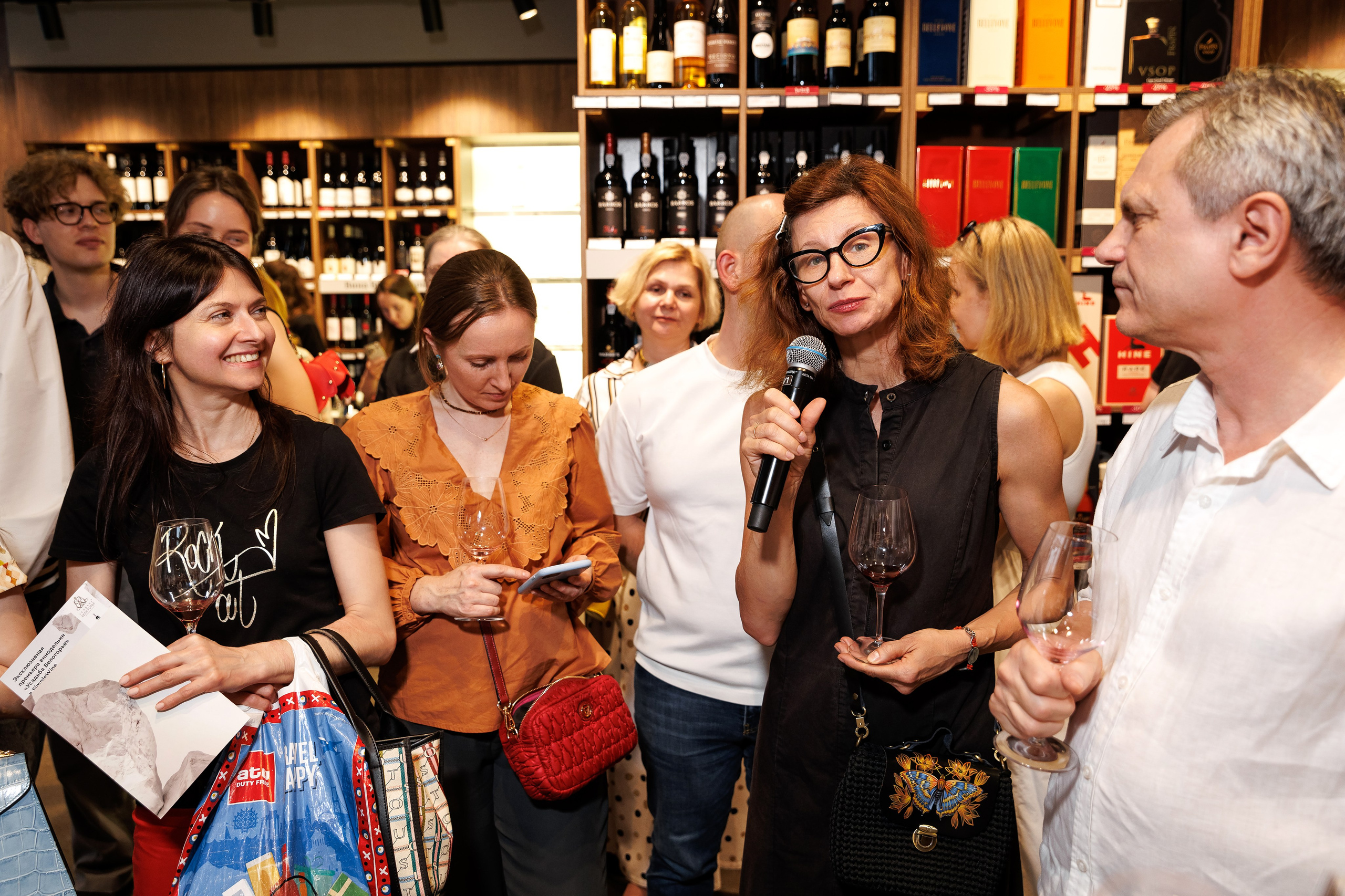 Презентация в SimpleWine. Репортажный Фотограф в Москве Александр Назаров