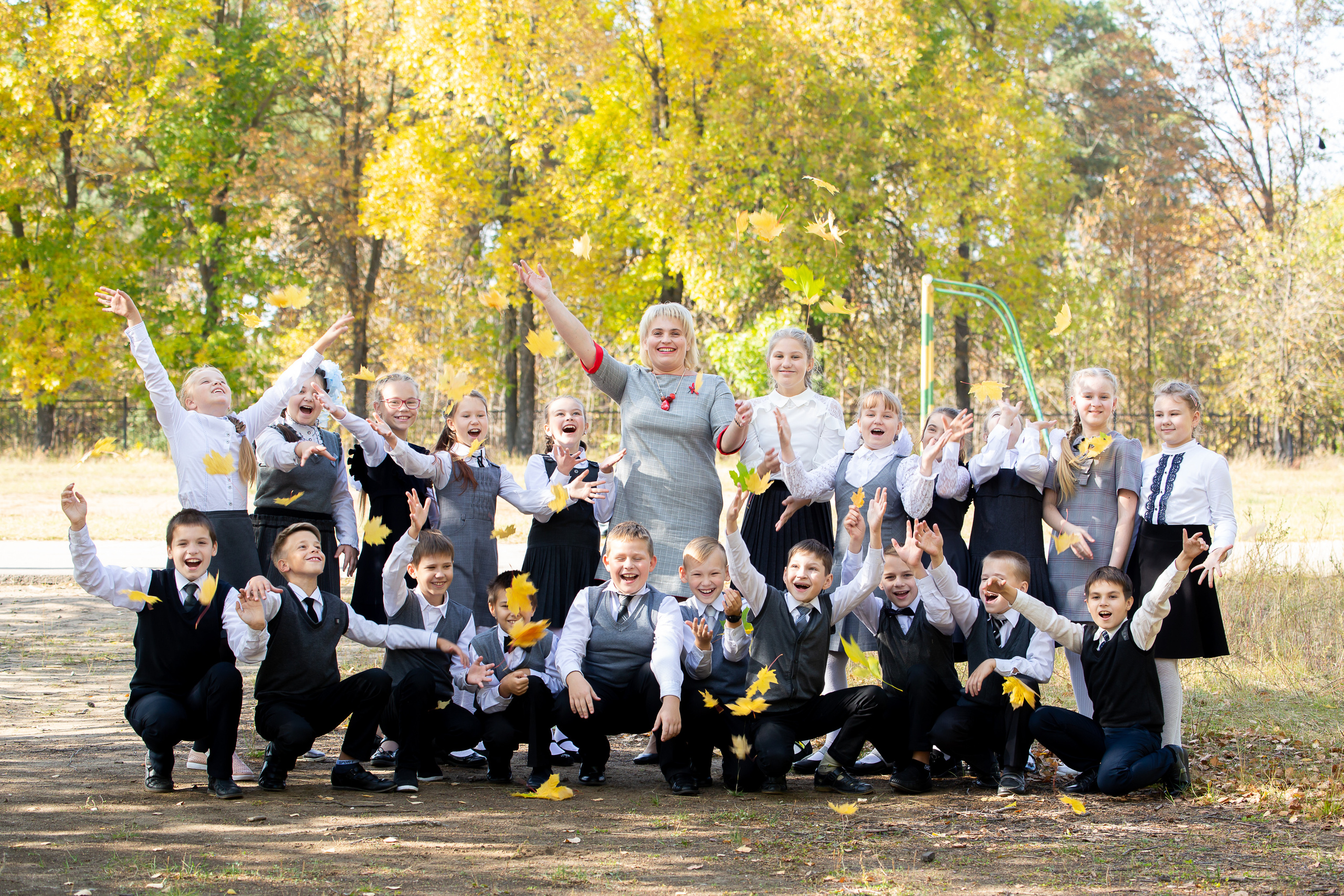 4 классы (КНИГИ)3150-3500р (обложка индивидуальное фото). Фотограф Алёна Финашова