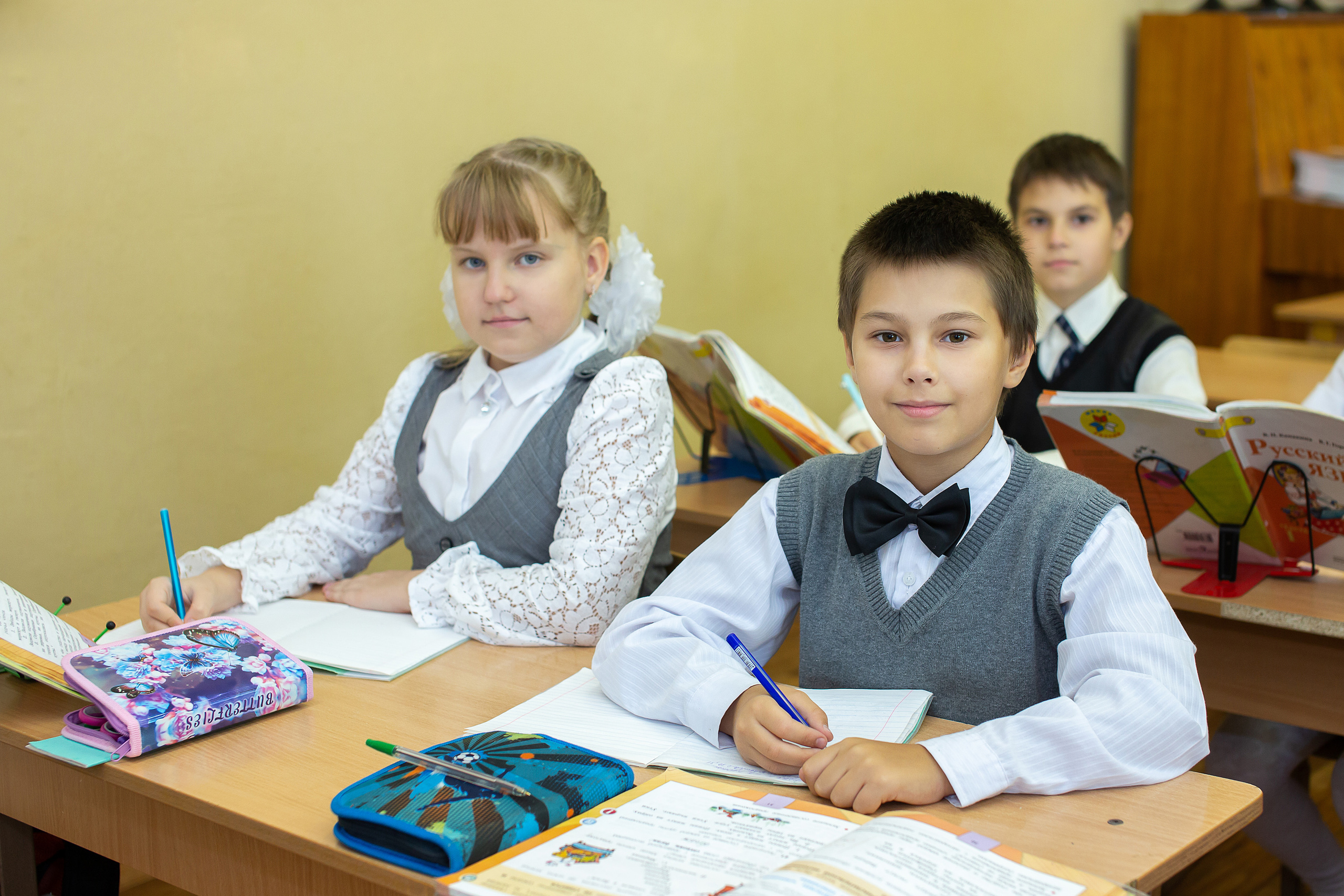 4 классы (КНИГИ)3150-3500р (обложка индивидуальное фото). Фотограф Алёна Финашова