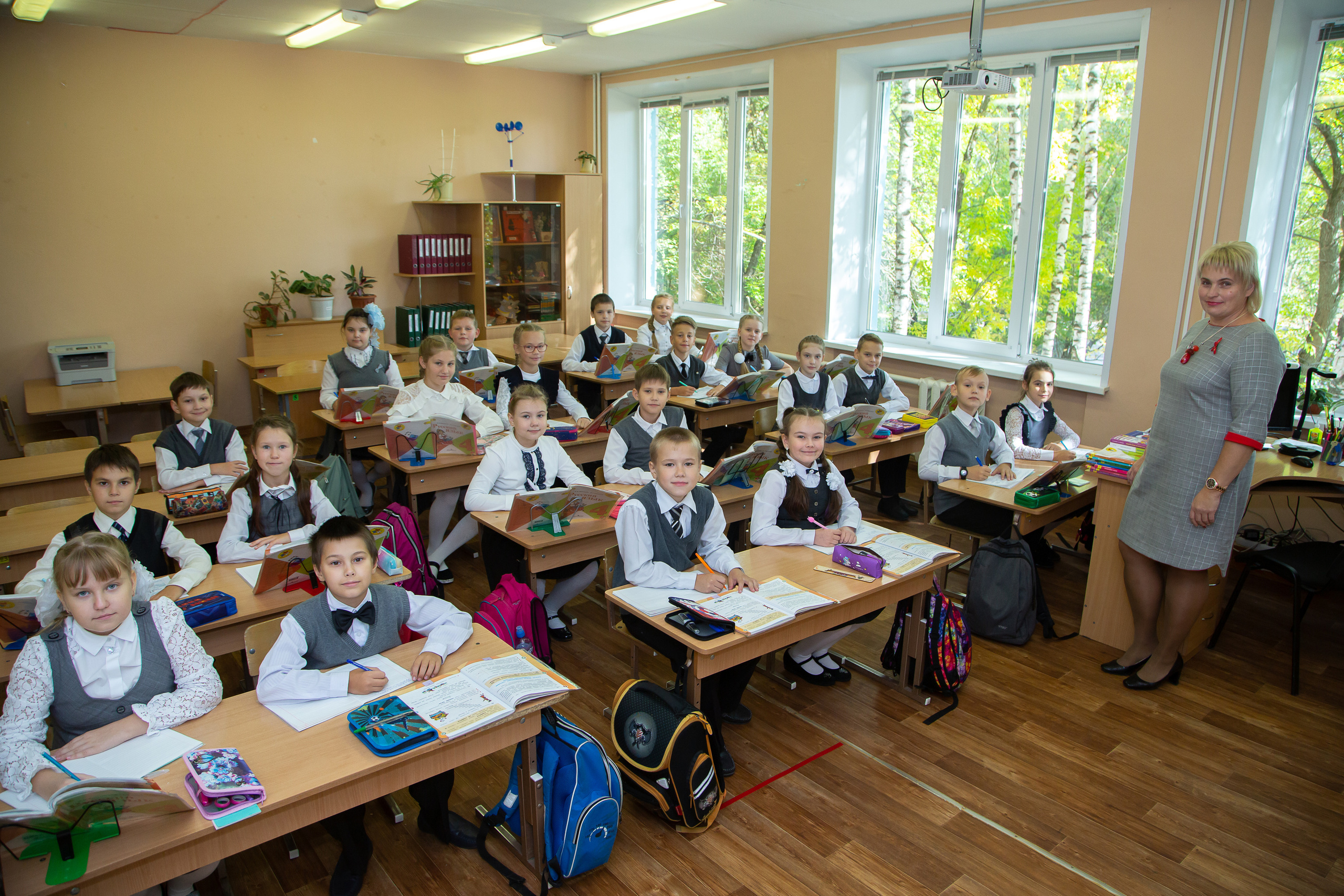 4 классы (КНИГИ)3150-3500р (обложка индивидуальное фото). Фотограф Алёна Финашова