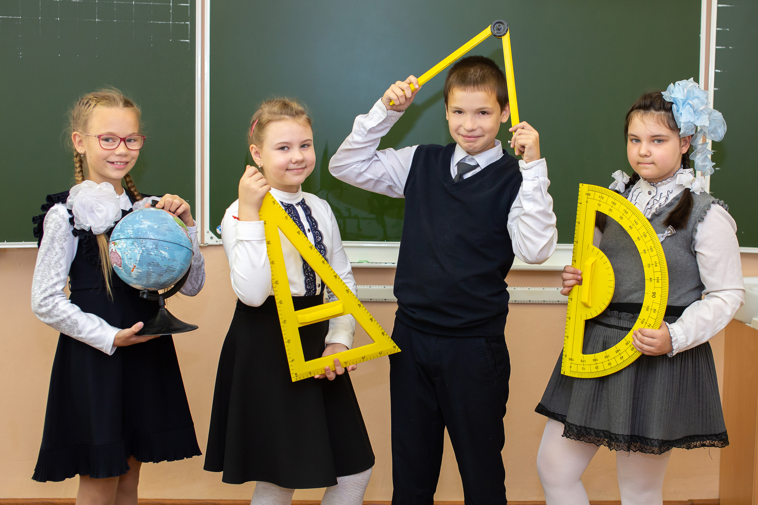 4 классы (КНИГИ)3150-3500р (обложка индивидуальное фото). Фотограф Алёна Финашова