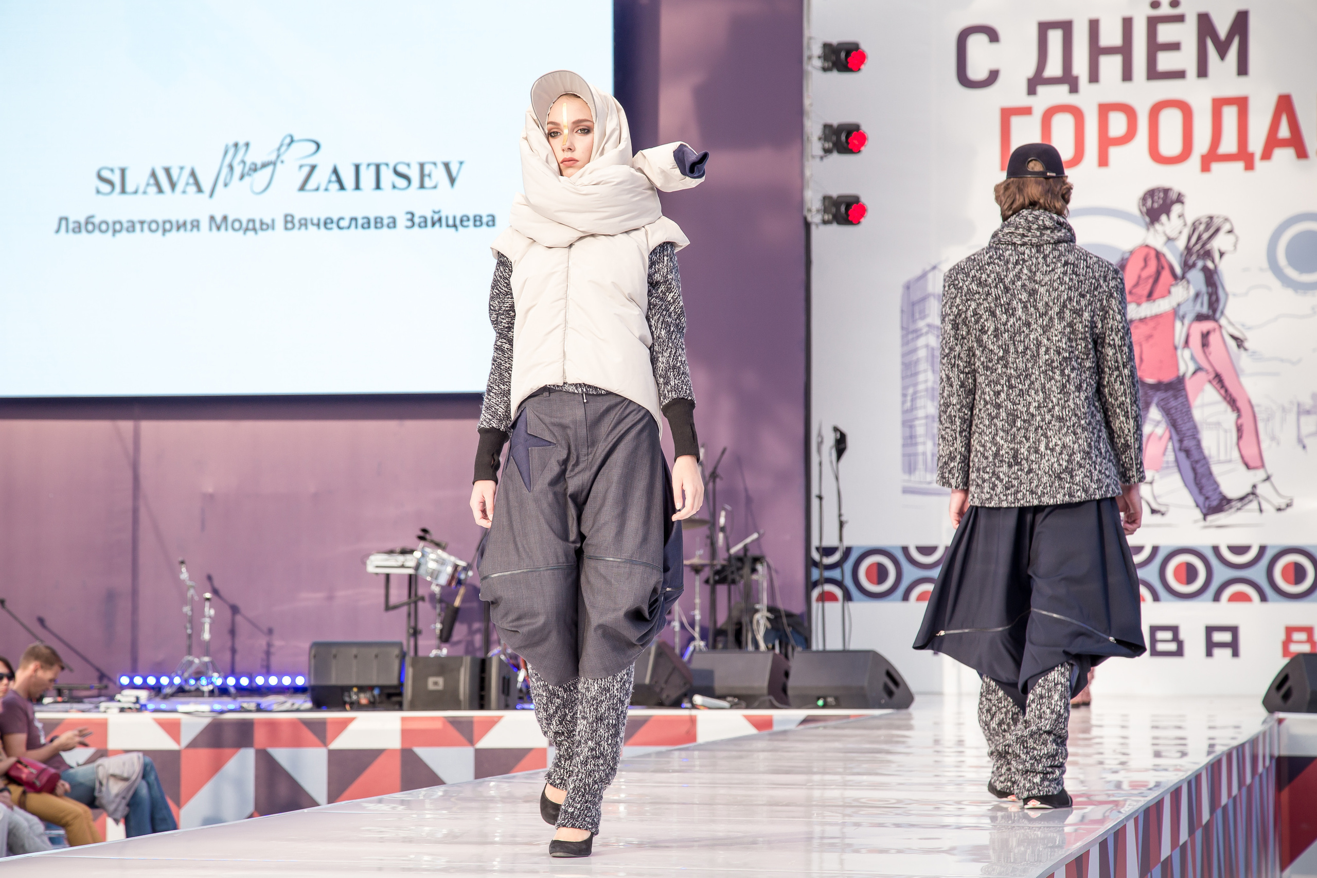 МОДНЫЙ ПОКАЗ К ДНЮ ГОРОДА. Свадебный Семейный Репортажный фотограф в Москве