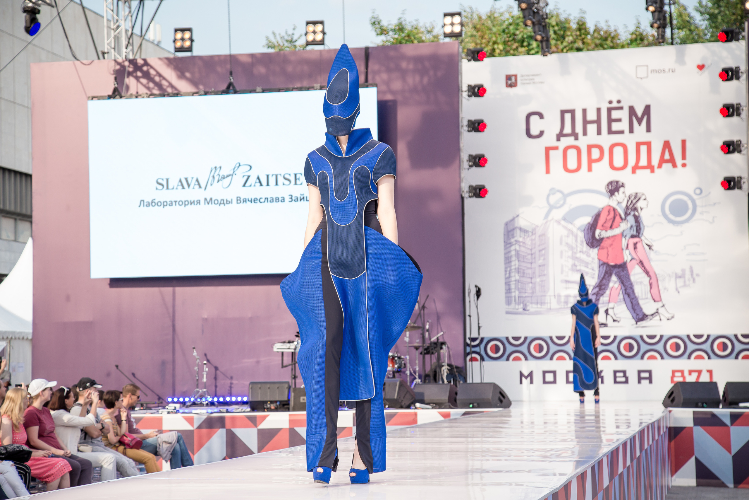 МОДНЫЙ ПОКАЗ К ДНЮ ГОРОДА. Свадебный Семейный Репортажный фотограф в Москве