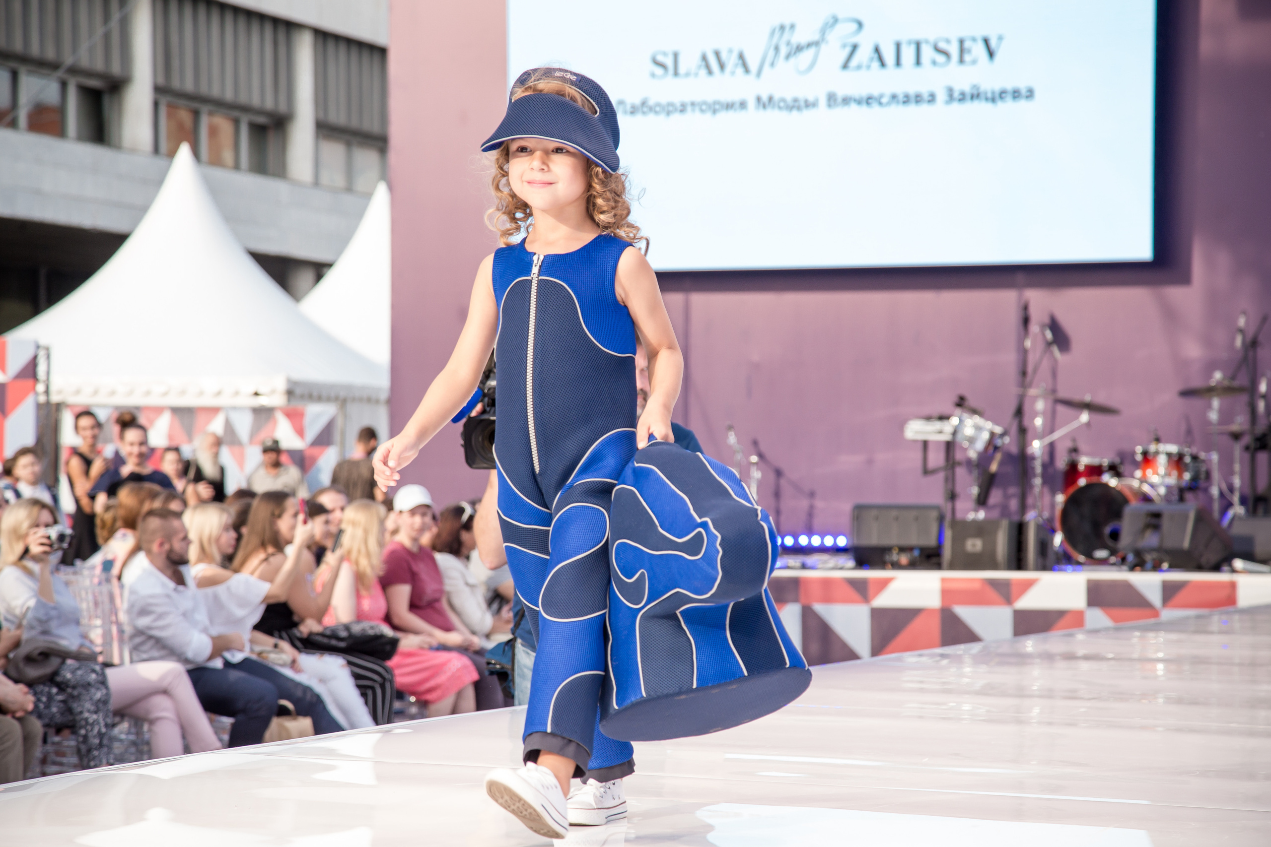 МОДНЫЙ ПОКАЗ К ДНЮ ГОРОДА. Свадебный Семейный Репортажный фотограф в Москве