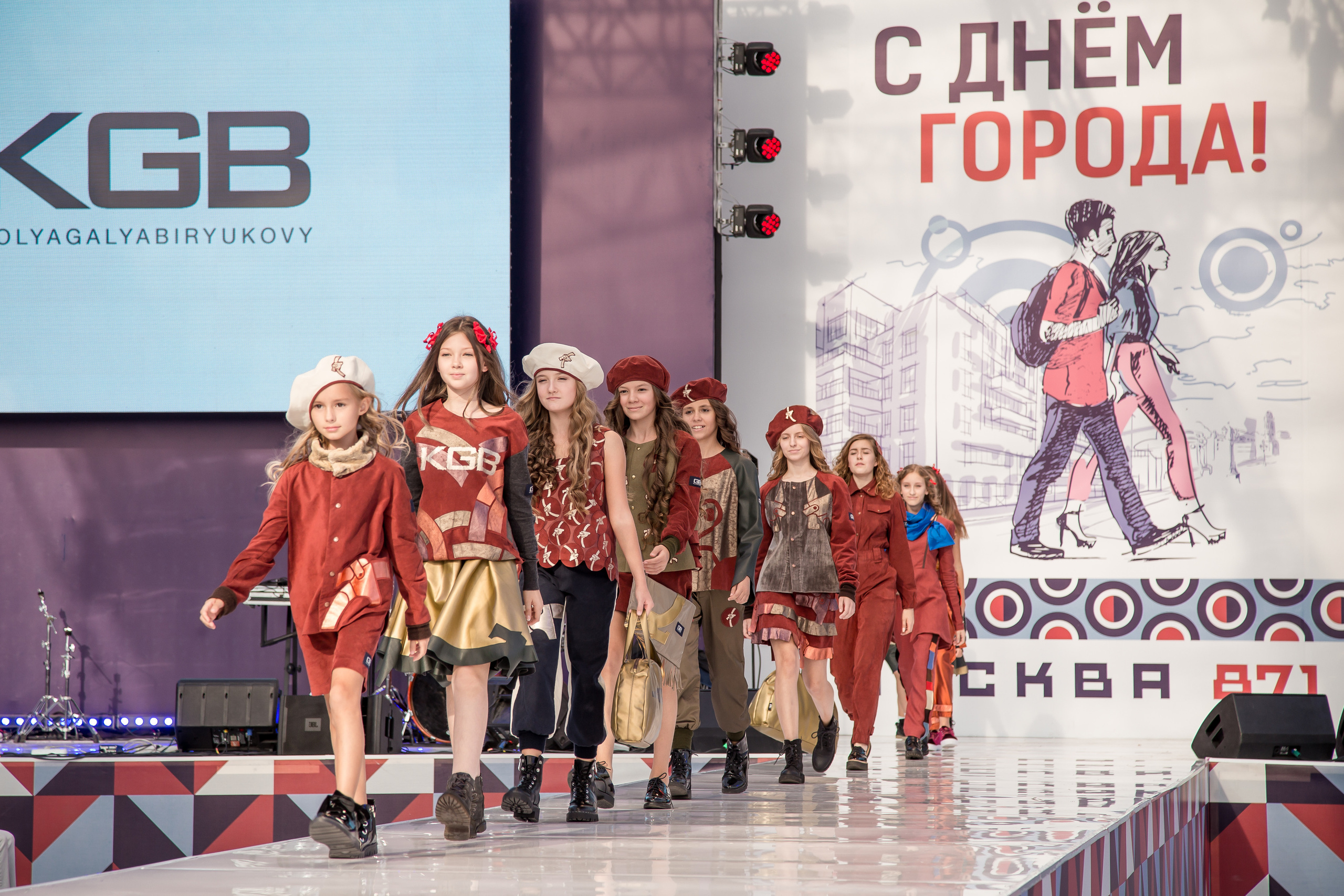 МОДНЫЙ ПОКАЗ К ДНЮ ГОРОДА. Свадебный Семейный Репортажный фотограф в Москве