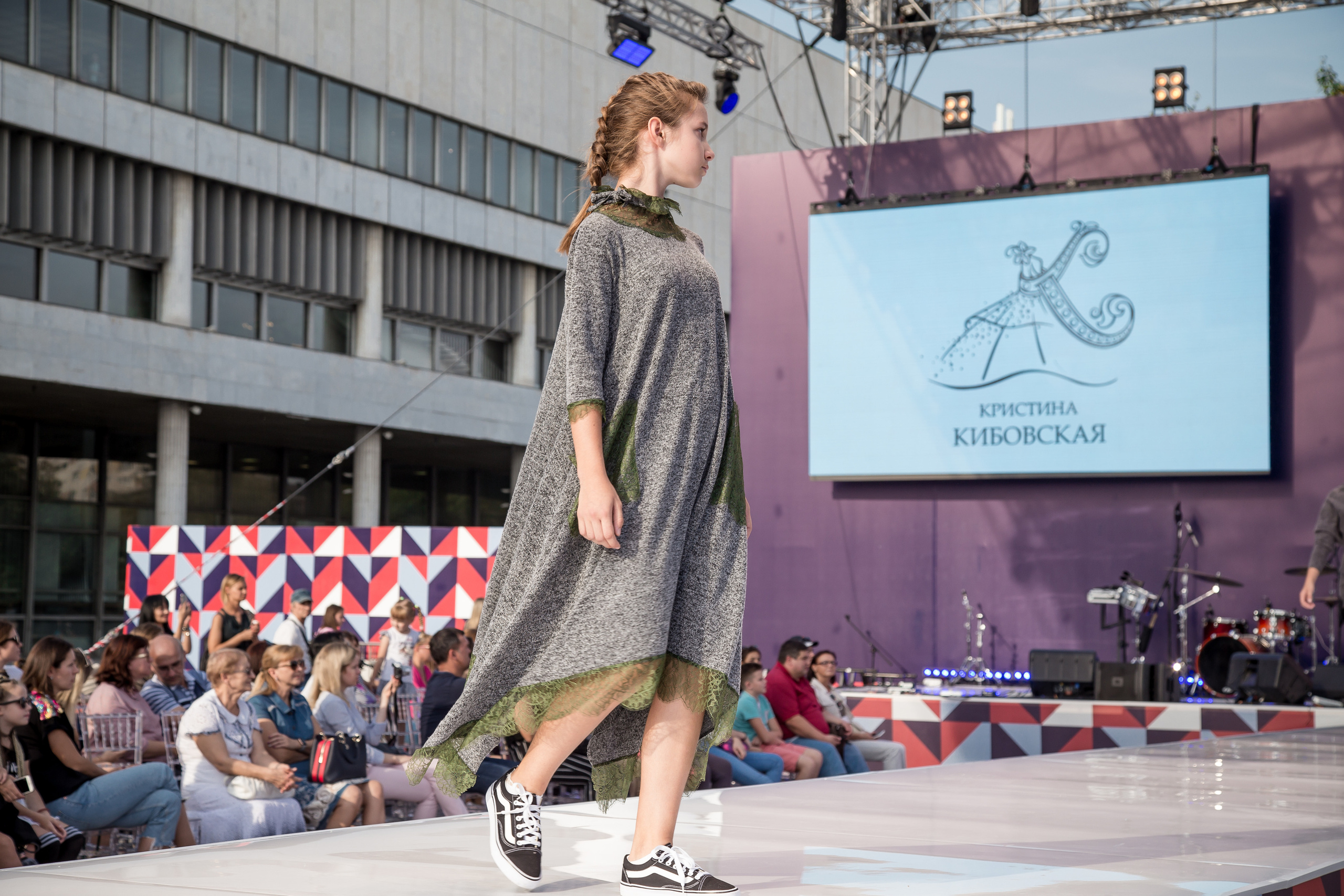 МОДНЫЙ ПОКАЗ К ДНЮ ГОРОДА. Свадебный Семейный Репортажный фотограф в Москве