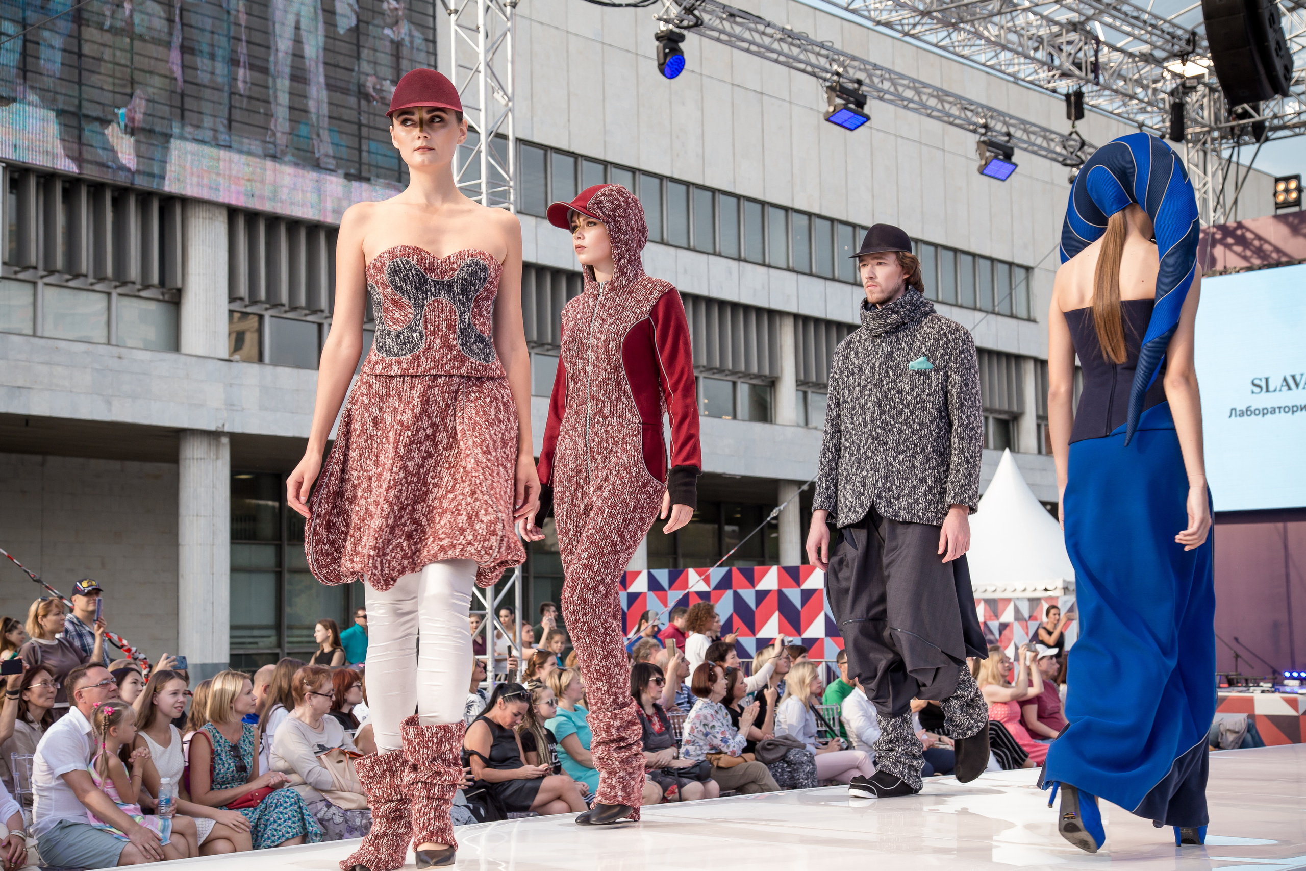 МОДНЫЙ ПОКАЗ К ДНЮ ГОРОДА. Свадебный Семейный Репортажный фотограф в Москве