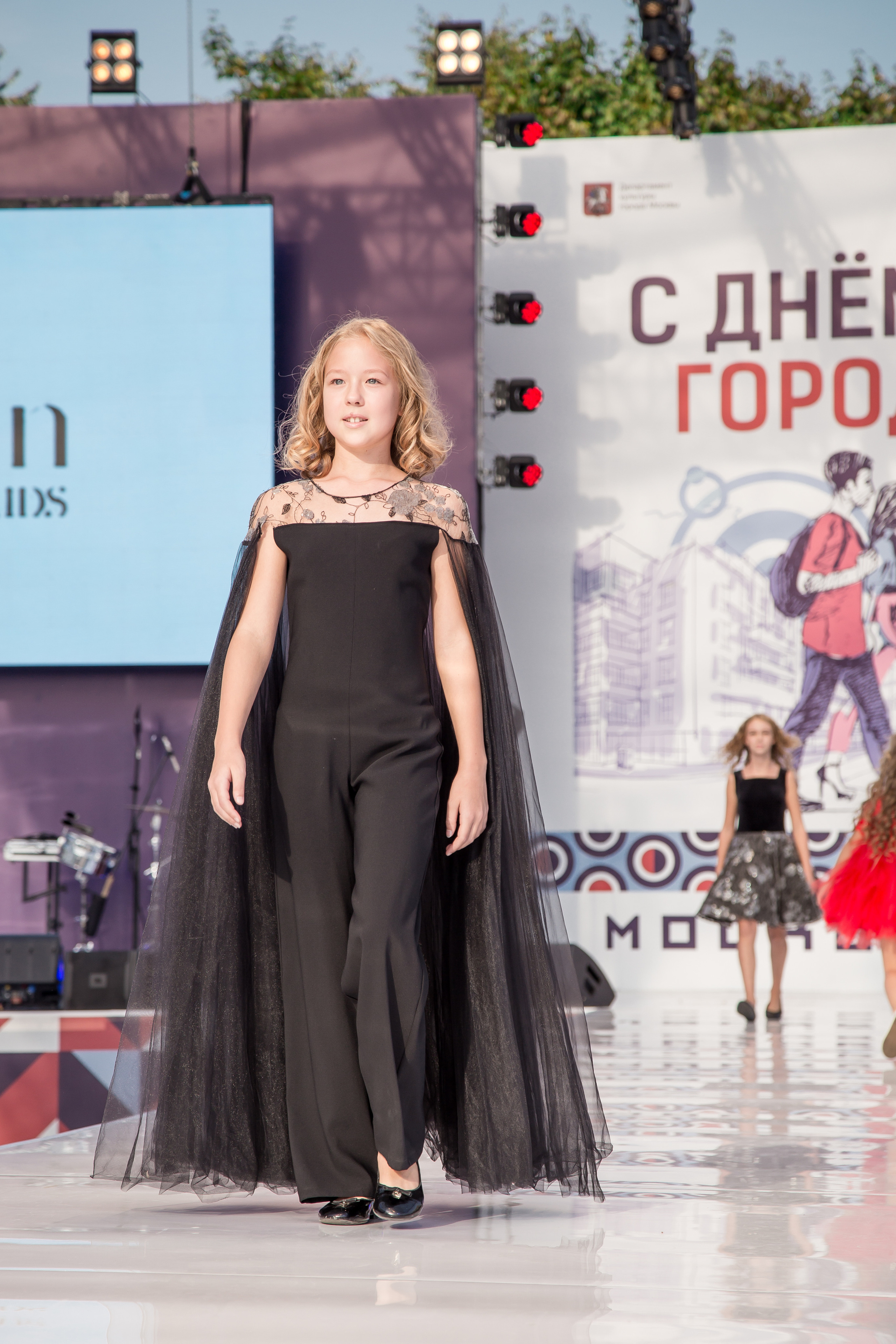 МОДНЫЙ ПОКАЗ К ДНЮ ГОРОДА. Свадебный Семейный Репортажный фотограф в Москве