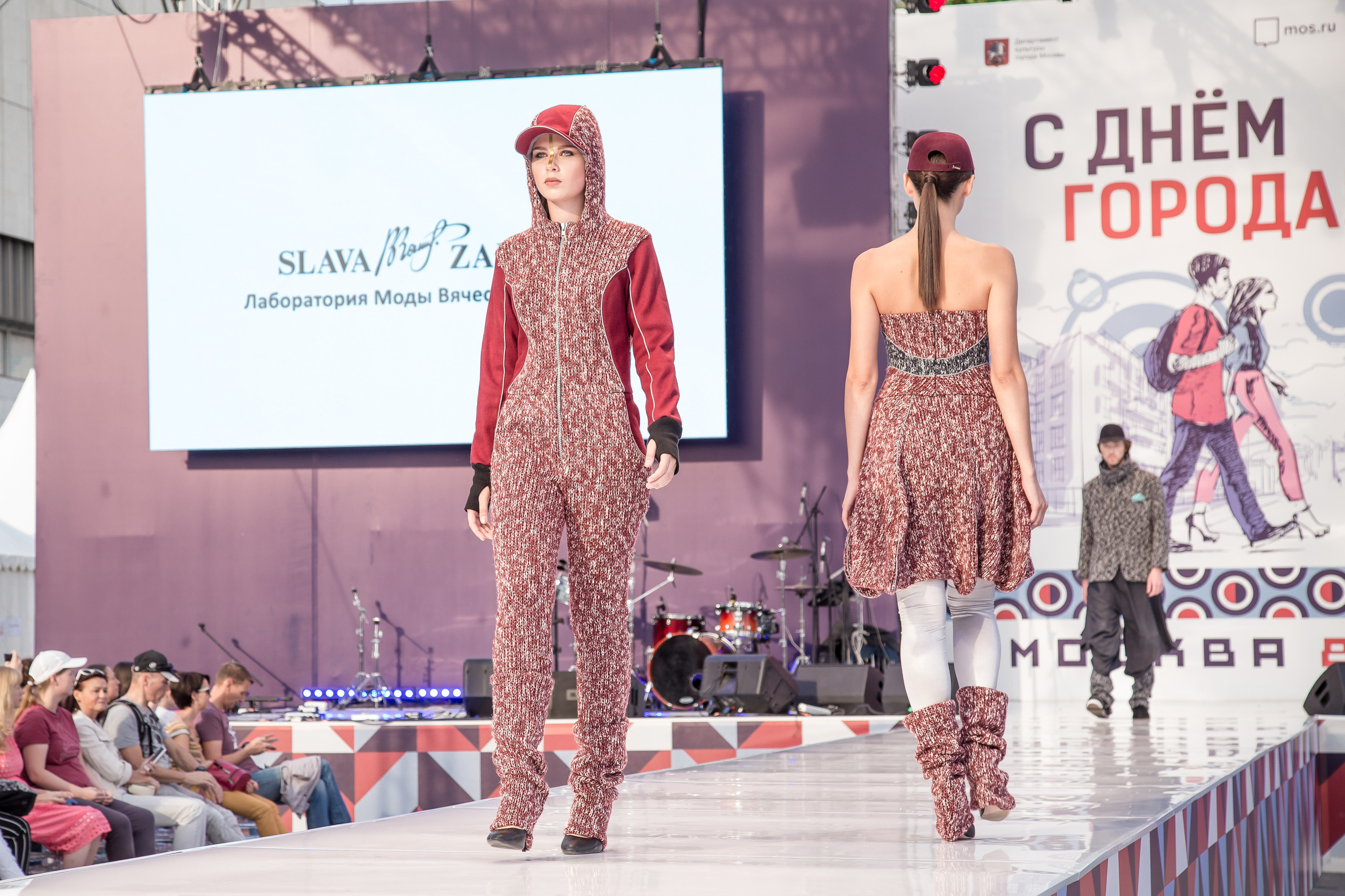 МОДНЫЙ ПОКАЗ К ДНЮ ГОРОДА. Свадебный Семейный Репортажный фотограф в Москве