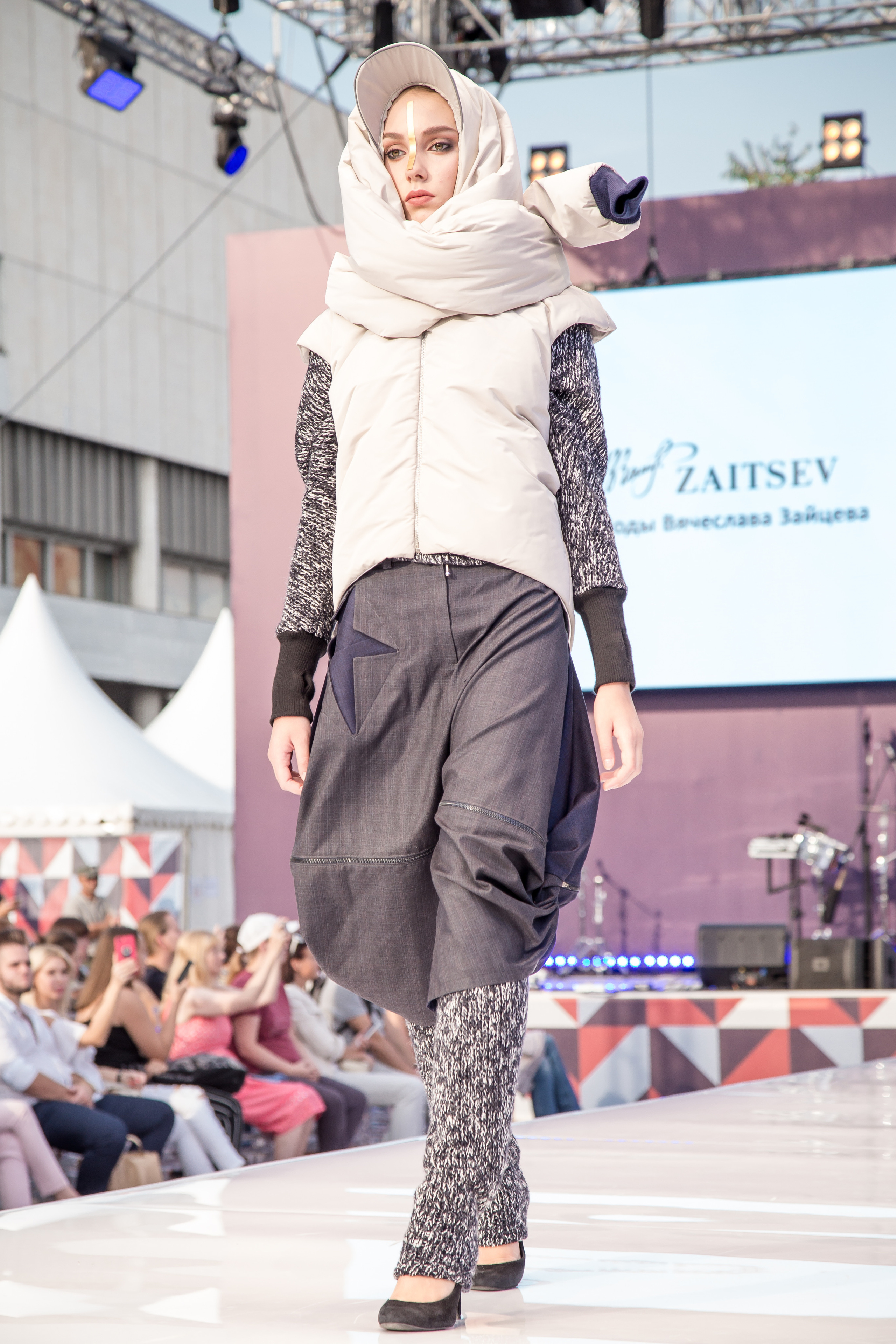 МОДНЫЙ ПОКАЗ К ДНЮ ГОРОДА. Свадебный Семейный Репортажный фотограф в Москве