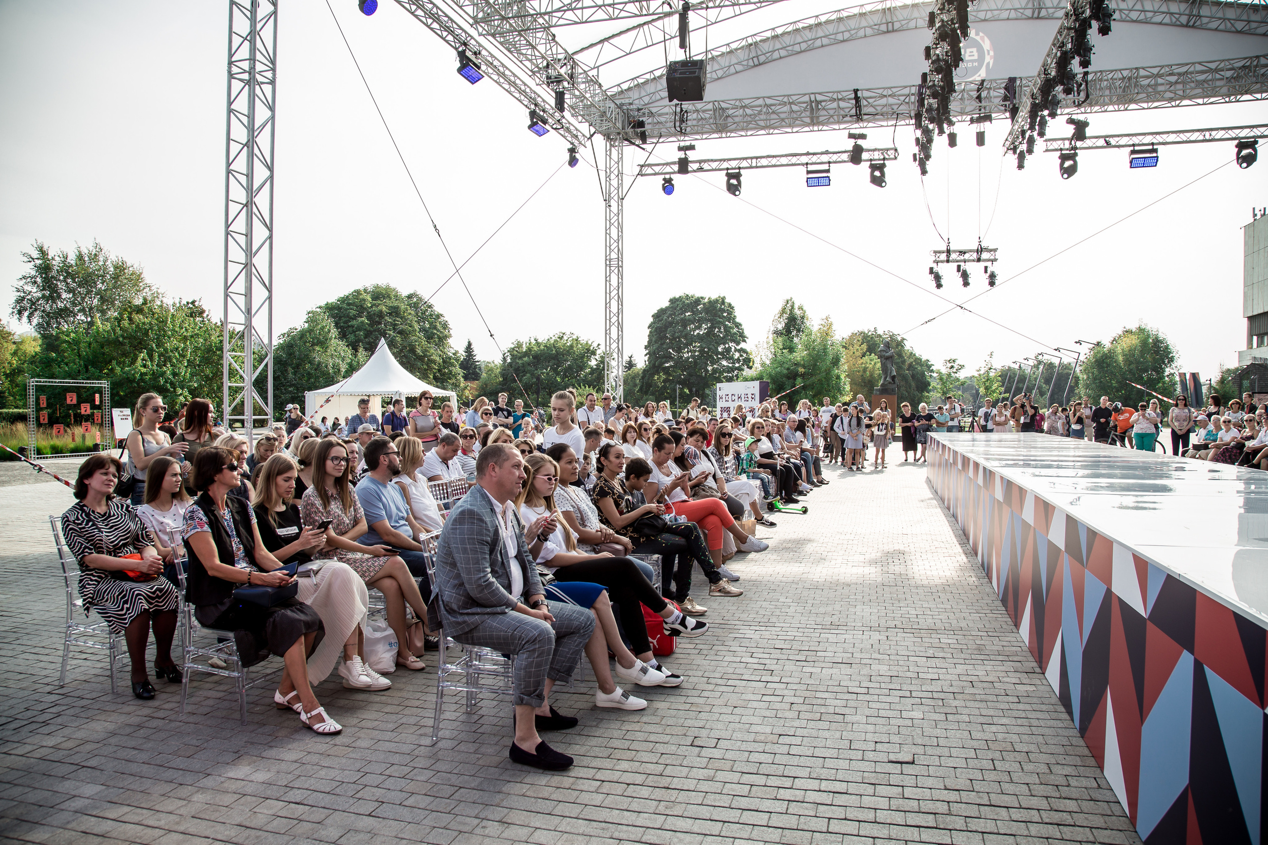 МОДНЫЙ ПОКАЗ К ДНЮ ГОРОДА. Свадебный Семейный Репортажный фотограф в Москве