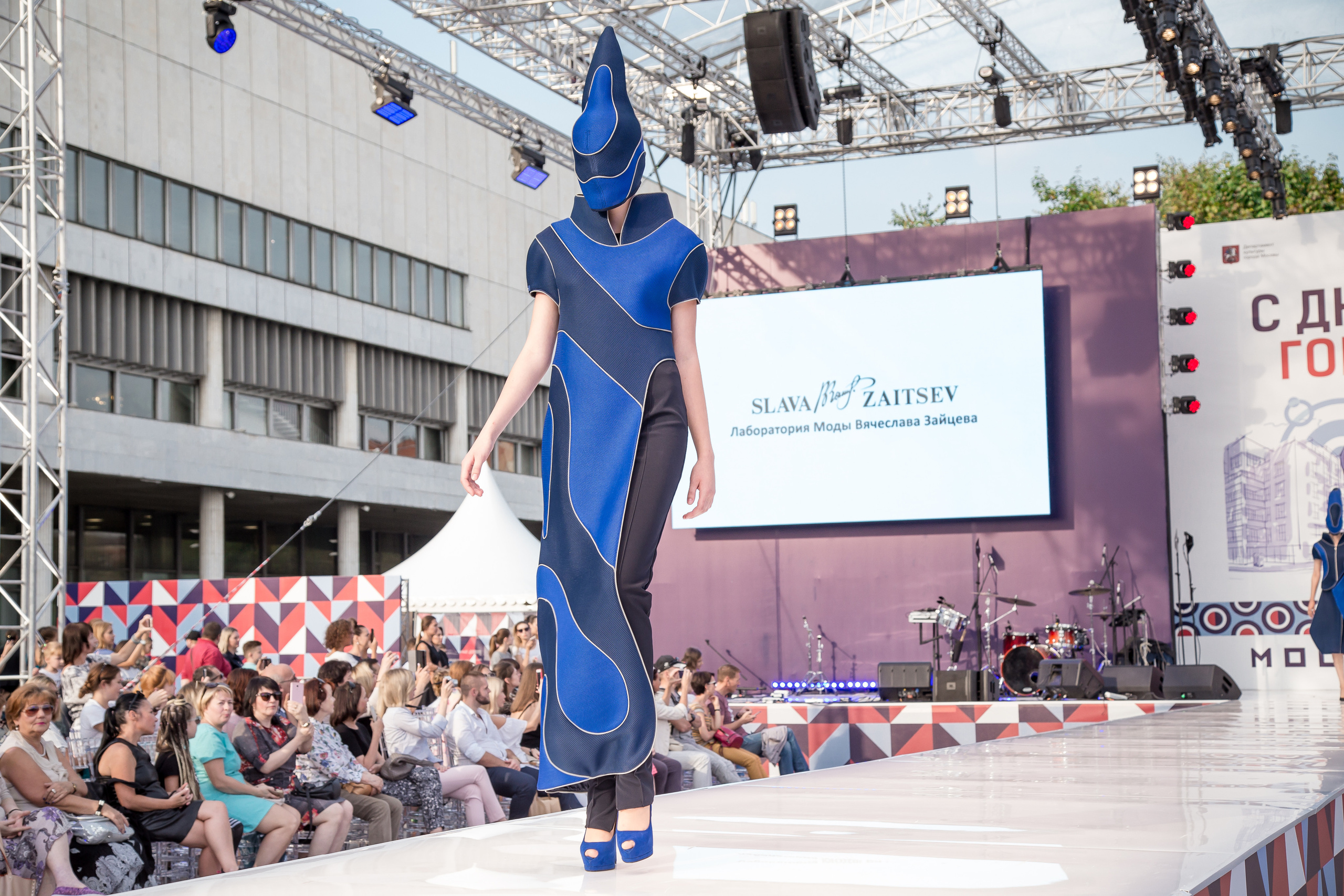 МОДНЫЙ ПОКАЗ К ДНЮ ГОРОДА. Свадебный Семейный Репортажный фотограф в Москве