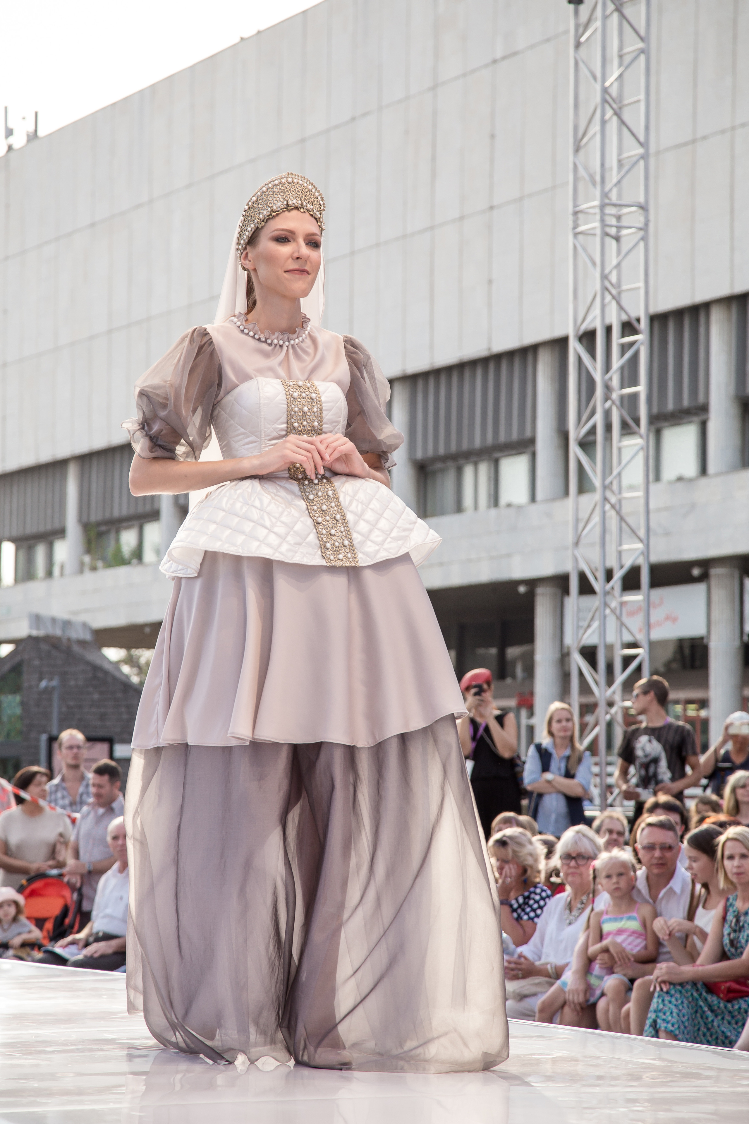 МОДНЫЙ ПОКАЗ К ДНЮ ГОРОДА. Свадебный Семейный Репортажный фотограф в Москве