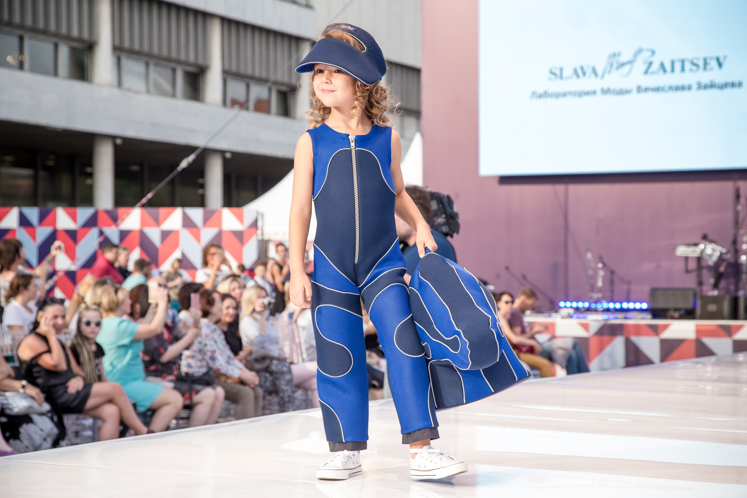 МОДНЫЙ ПОКАЗ К ДНЮ ГОРОДА. Свадебный Семейный Репортажный фотограф в Москве