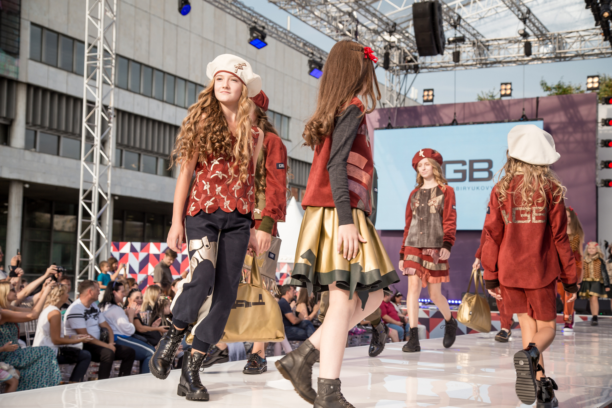 МОДНЫЙ ПОКАЗ К ДНЮ ГОРОДА. Свадебный Семейный Репортажный фотограф в Москве