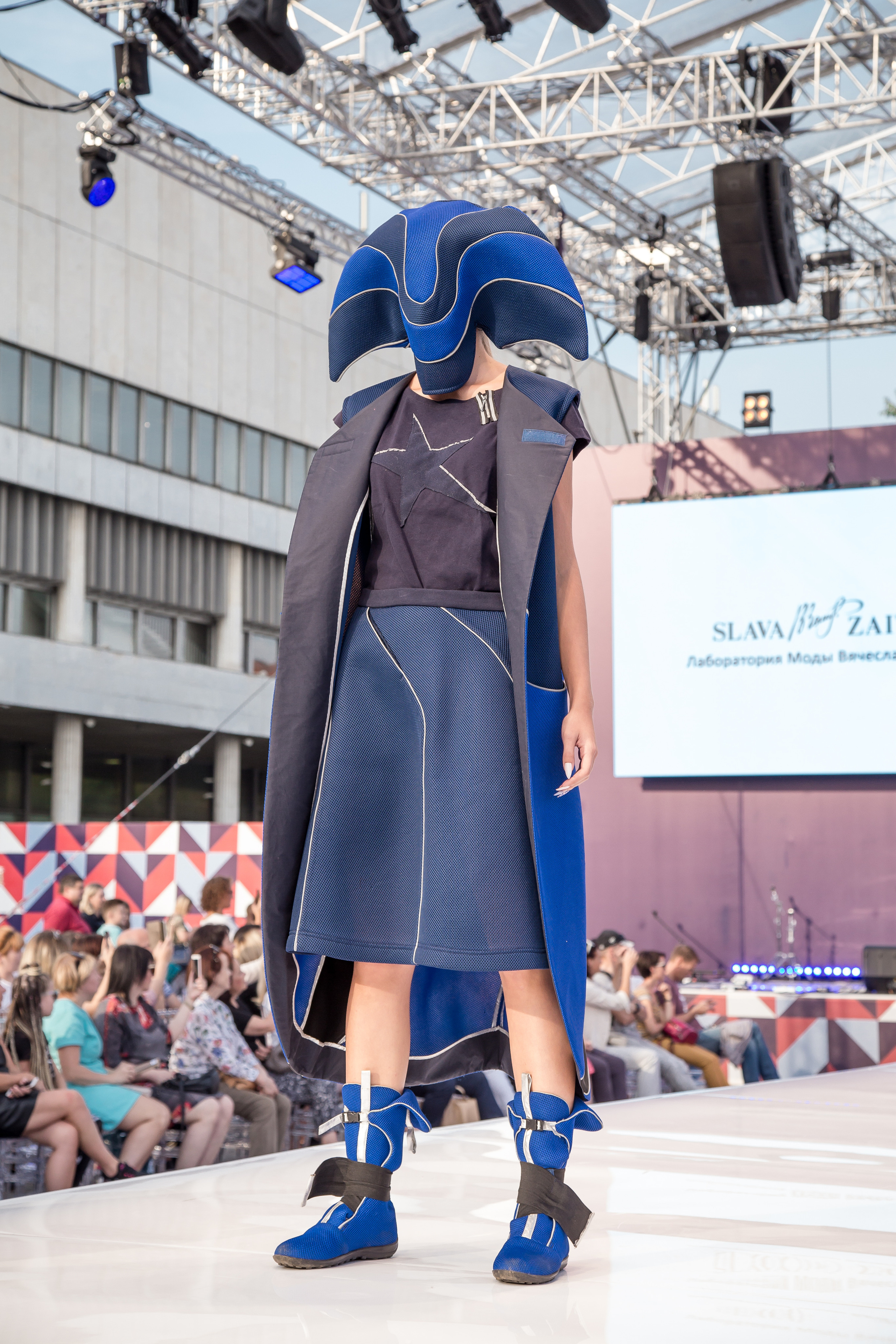 МОДНЫЙ ПОКАЗ К ДНЮ ГОРОДА. Свадебный Семейный Репортажный фотограф в Москве