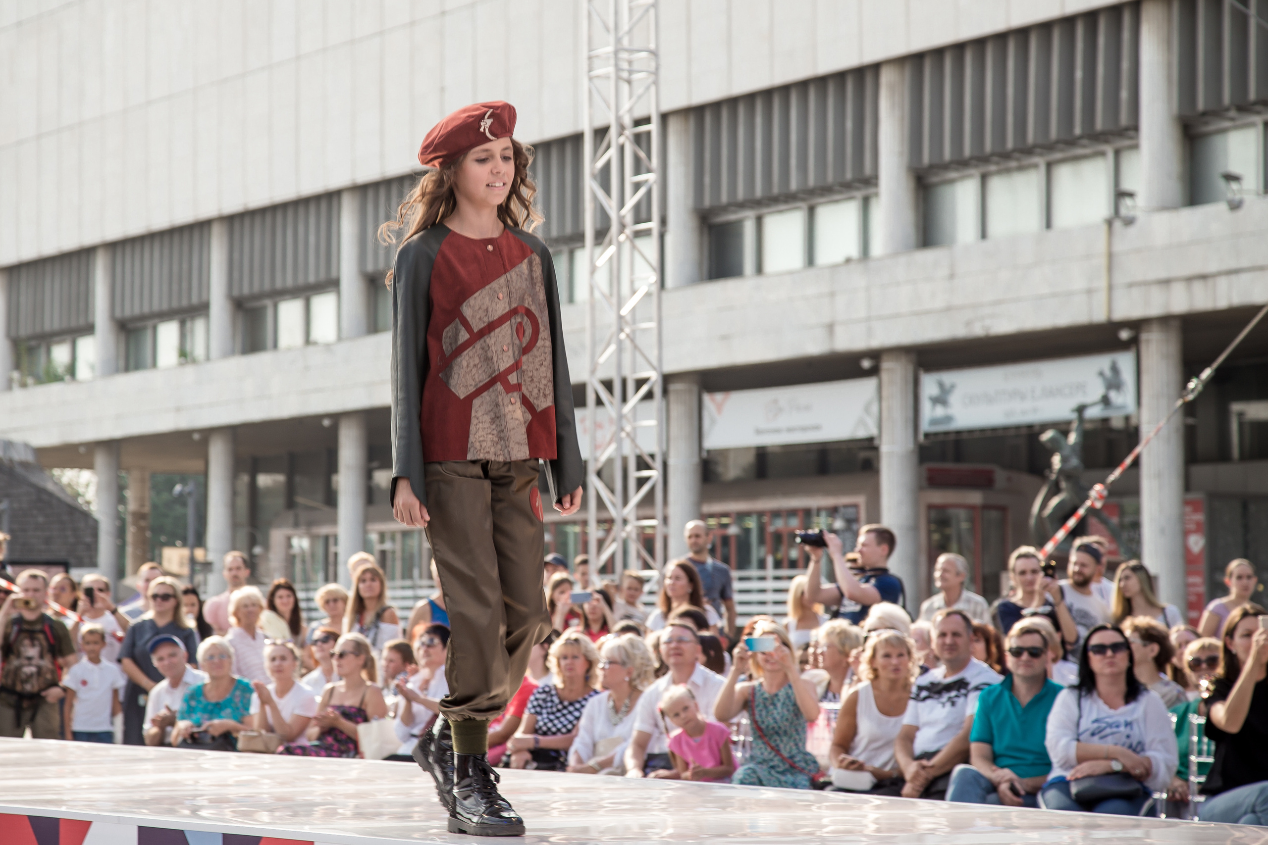 МОДНЫЙ ПОКАЗ К ДНЮ ГОРОДА. Свадебный Семейный Репортажный фотограф в Москве