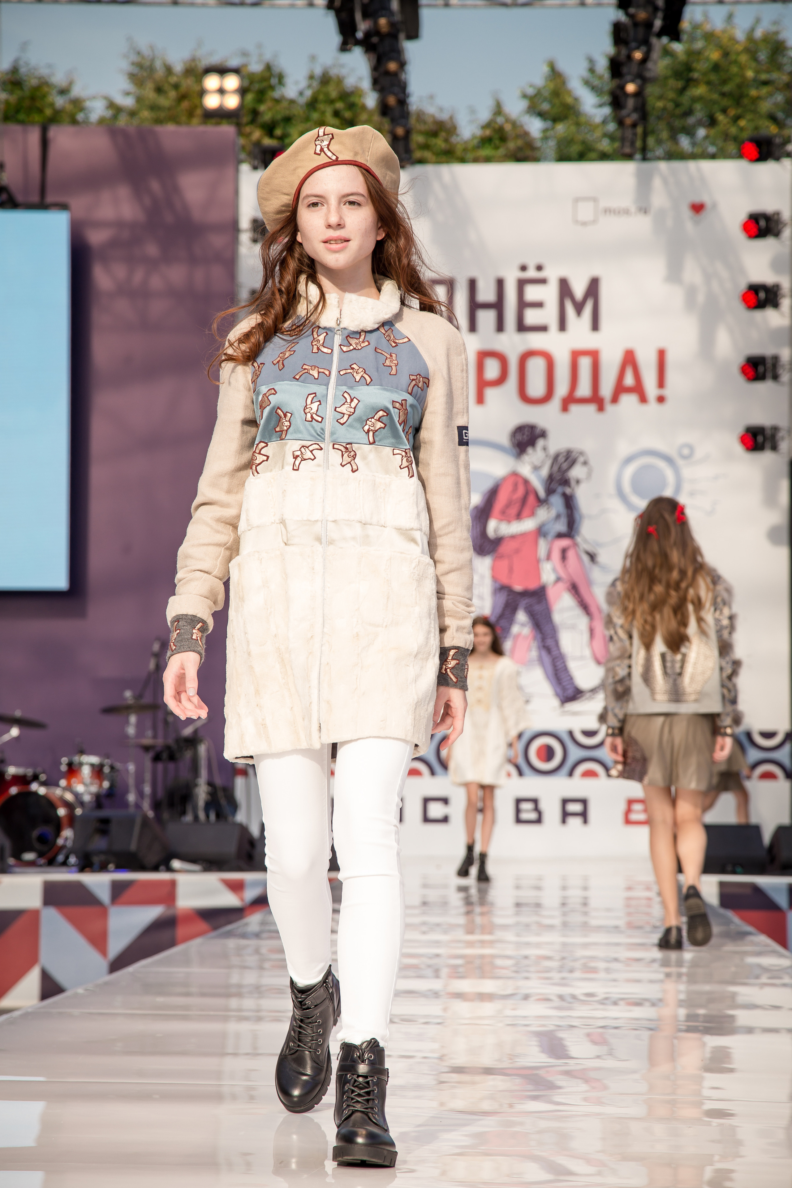 МОДНЫЙ ПОКАЗ К ДНЮ ГОРОДА. Свадебный Семейный Репортажный фотограф в Москве