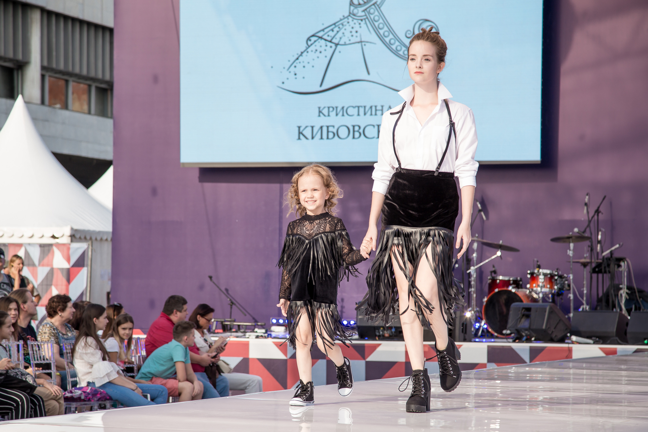 МОДНЫЙ ПОКАЗ К ДНЮ ГОРОДА. Свадебный Семейный Репортажный фотограф в Москве