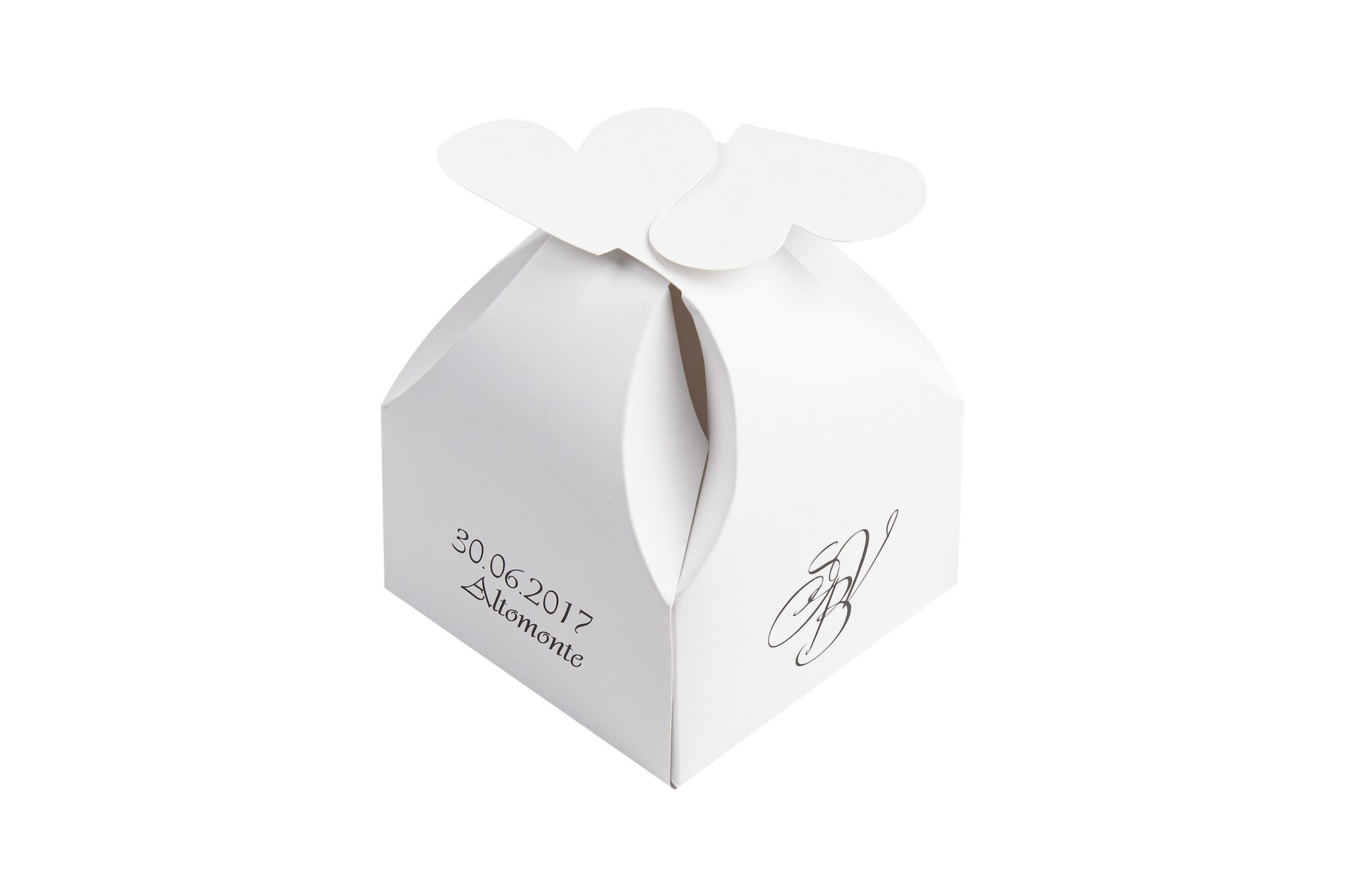 Коробка белая с сердцами