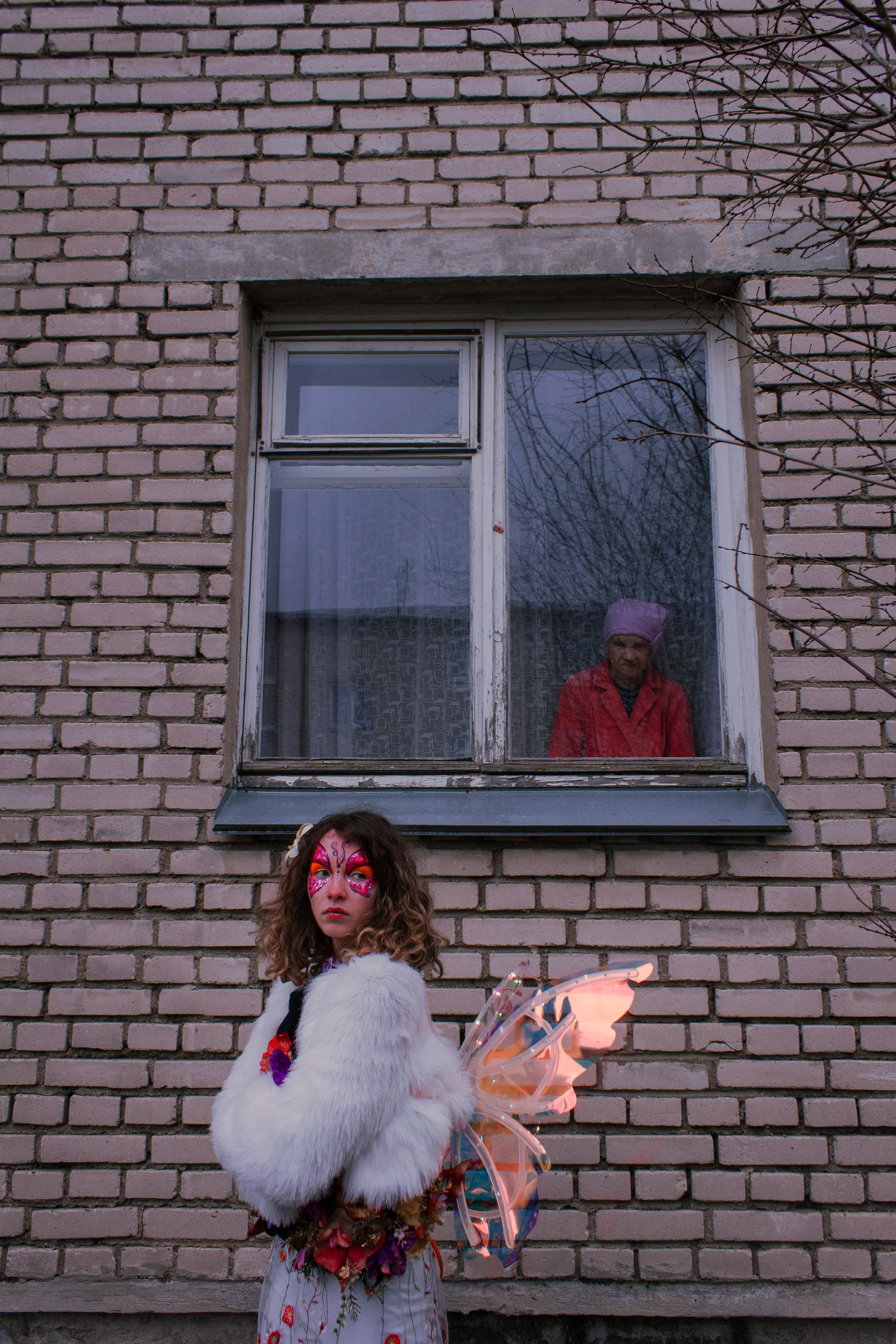 Яркий подарок серому городу