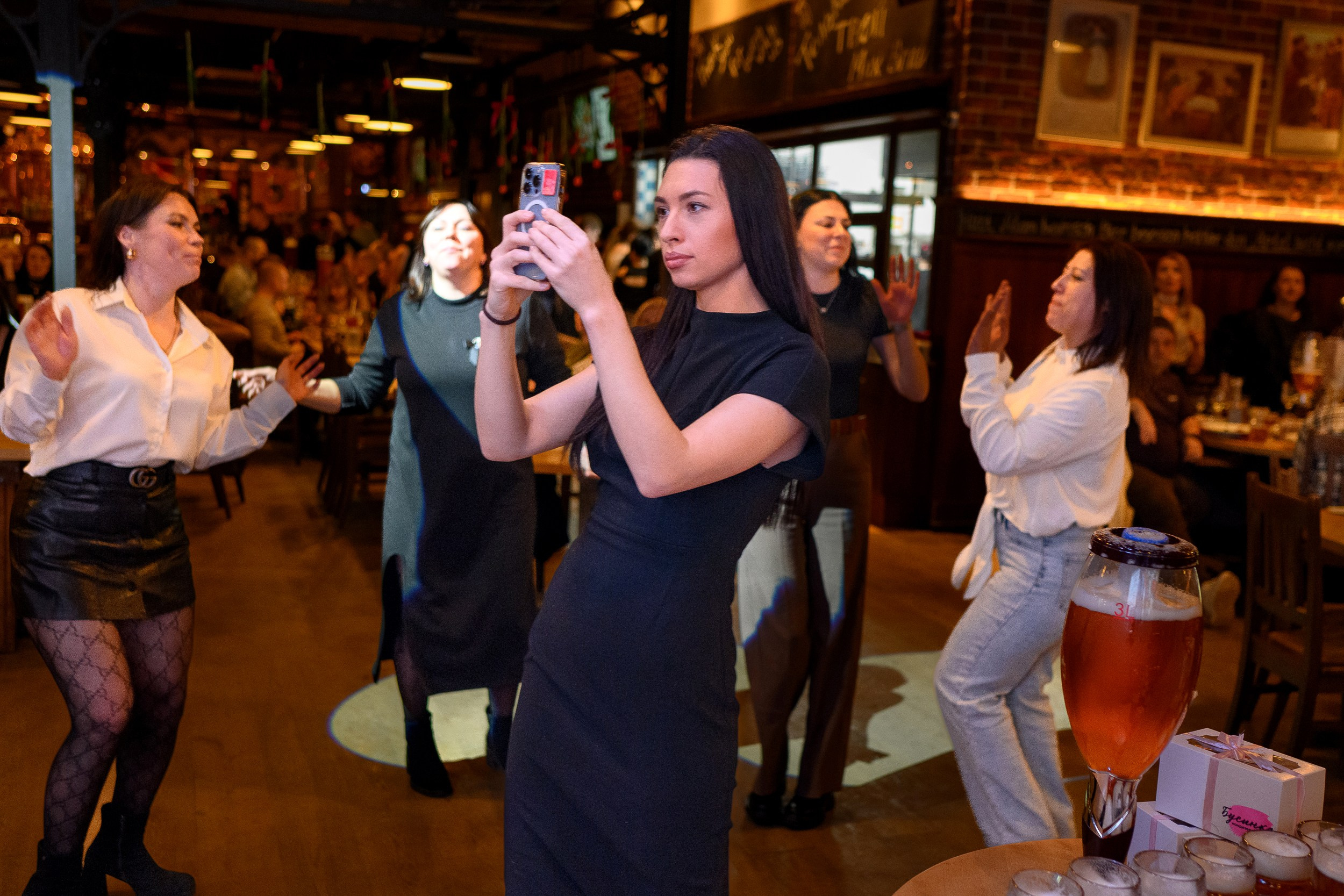 8Марта_МаксБрой. Фотограф Александр Данилов