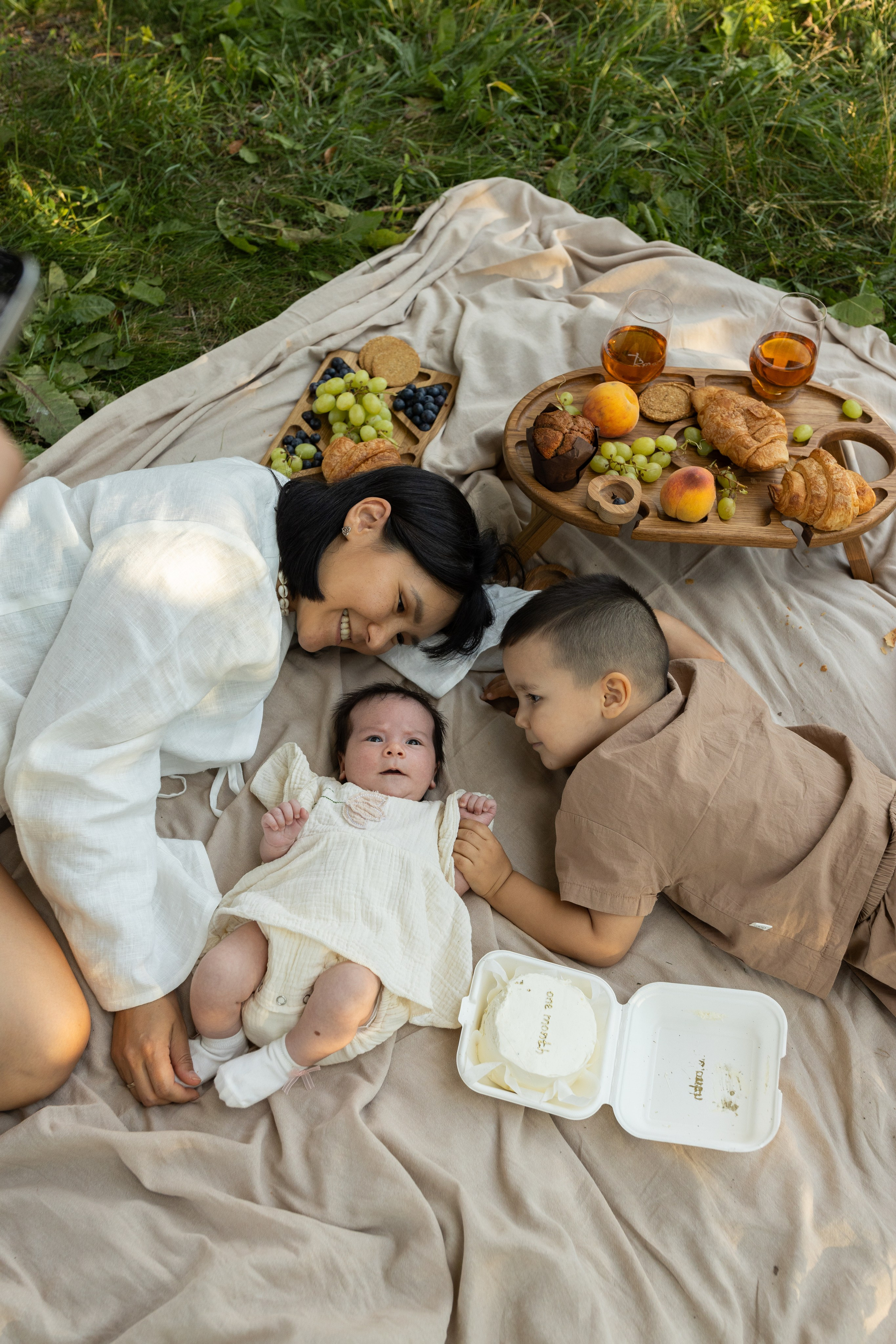 1 месяц Саше — летний пикник в парке. Семейный и детский фотограф в Москве Олеся Маркина
