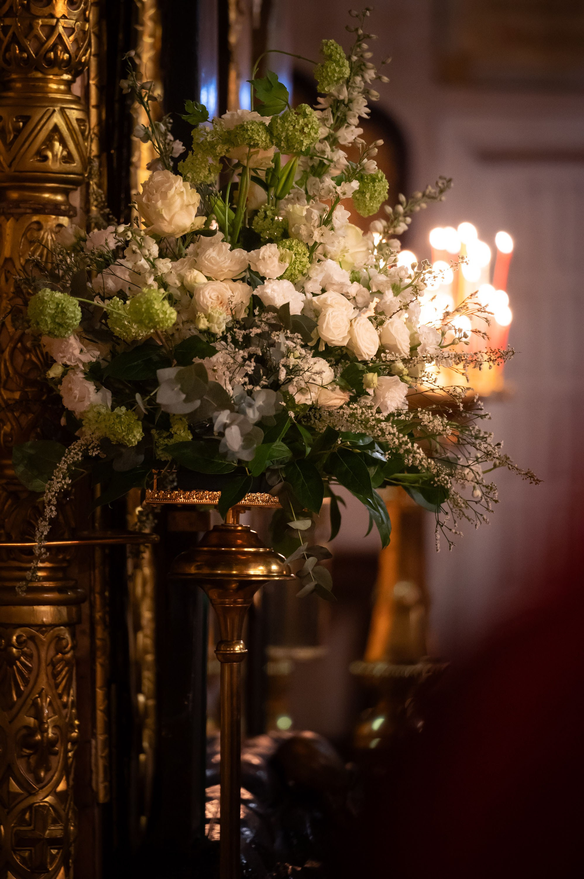 Храм Преображения Господня в Богородском. Цветы на Пасху. Антон и Татьяна Денисенко — В храме