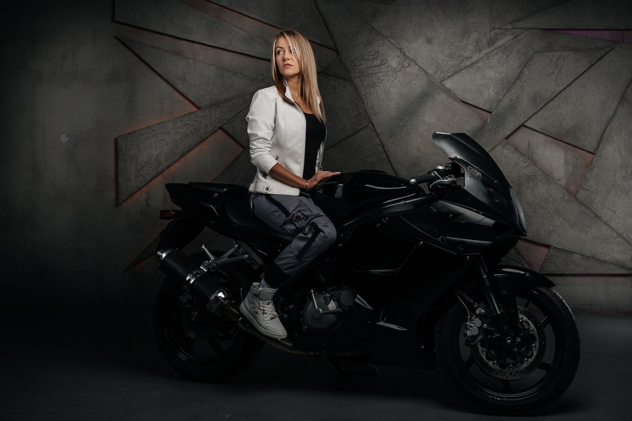 Девушка и мотоцикл. Свадебный и семейный фотограф из Санкт-Петербурга Климов Анатолий