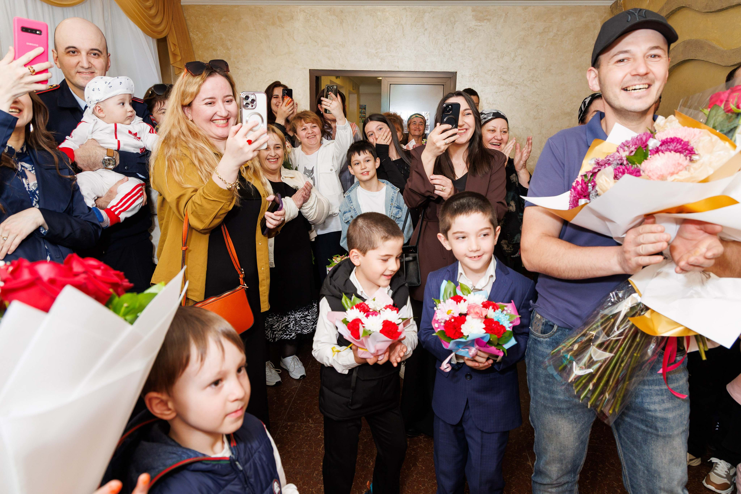 Репортажная съемка выписки новорожденного в Ессентуках.