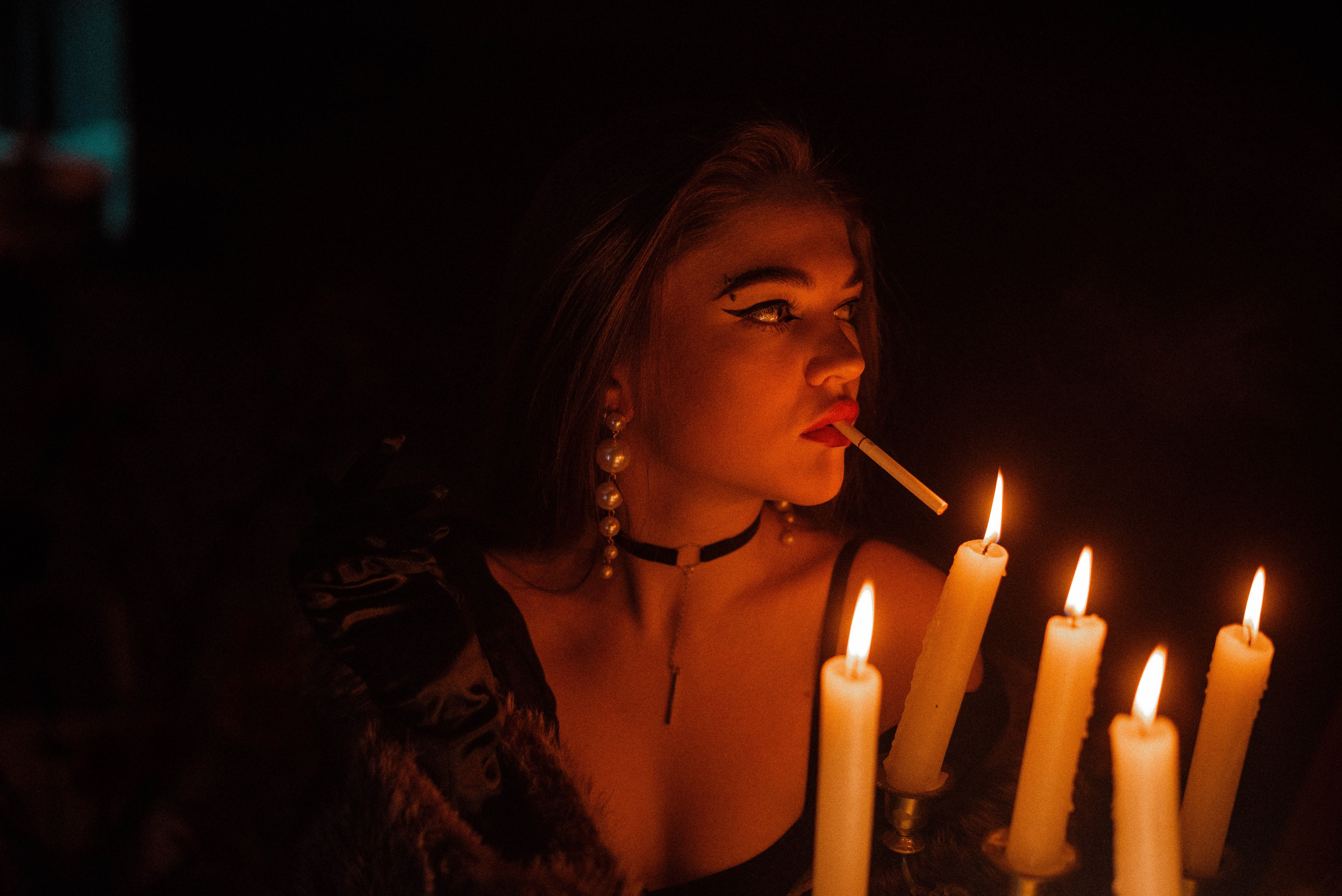 Лиза. Женский фотограф. Создатель украшений ручной работы. Модель