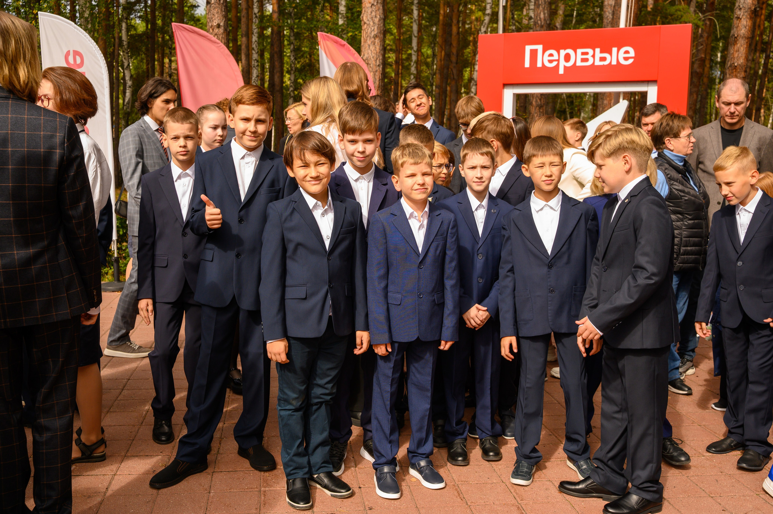 1 сентября линейка ФМШ. Фотограф новорожденных, семейный детский в Тюмени Татьяна Морозова