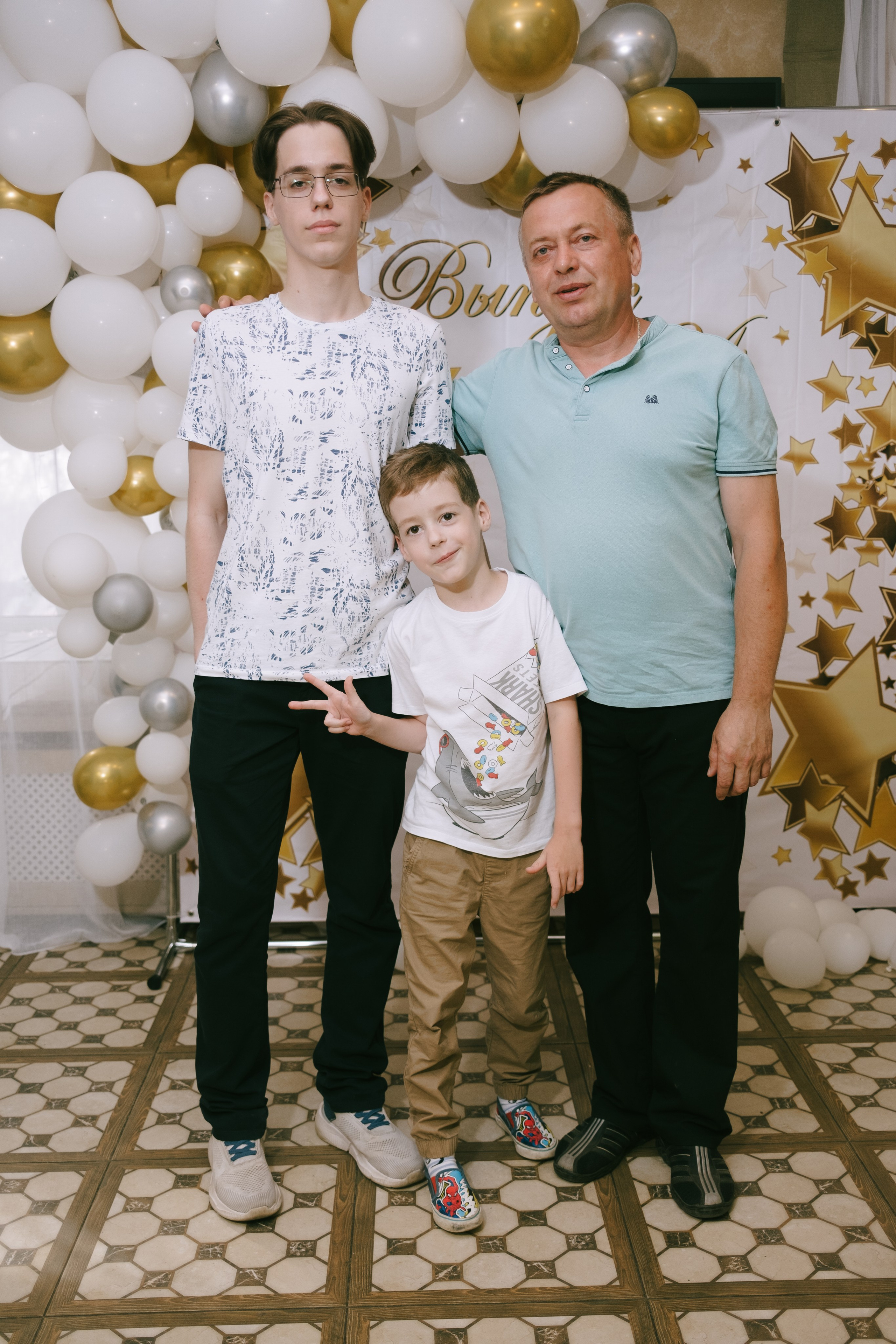 Выпускной школа 33. Свадебный и репортажной фотограф Денис Ожигин в Краснодаре и Краснодарском крае