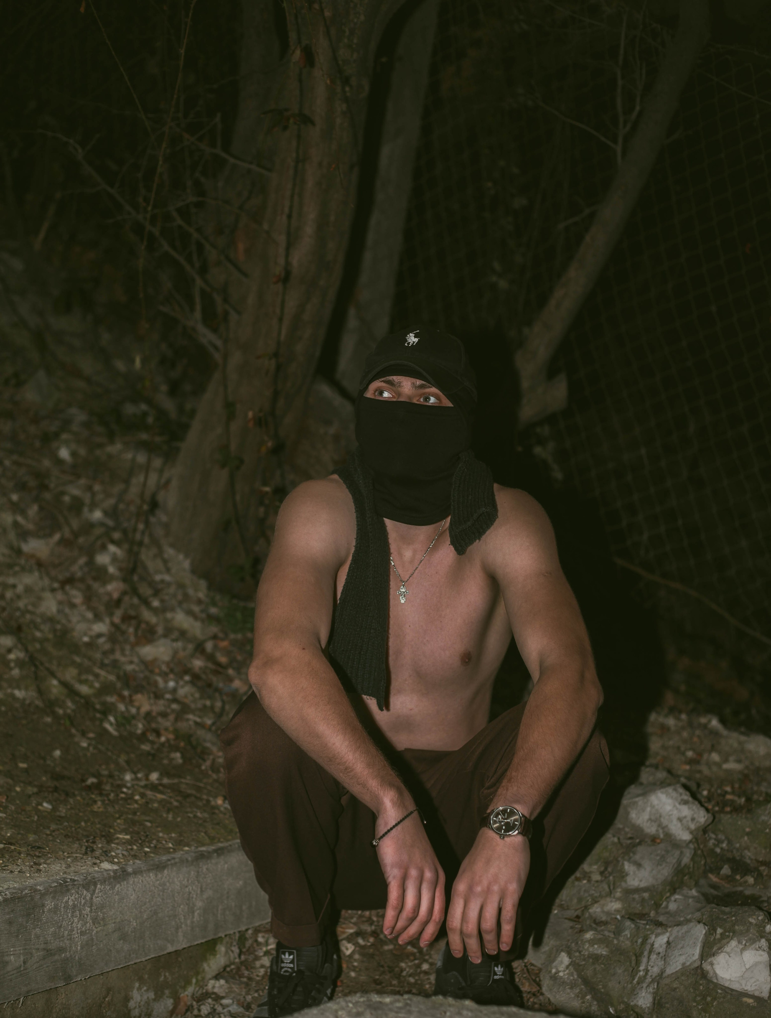 «Затянутая тишина: воспоминания прошлой жизни». Уличный фотограф Города N