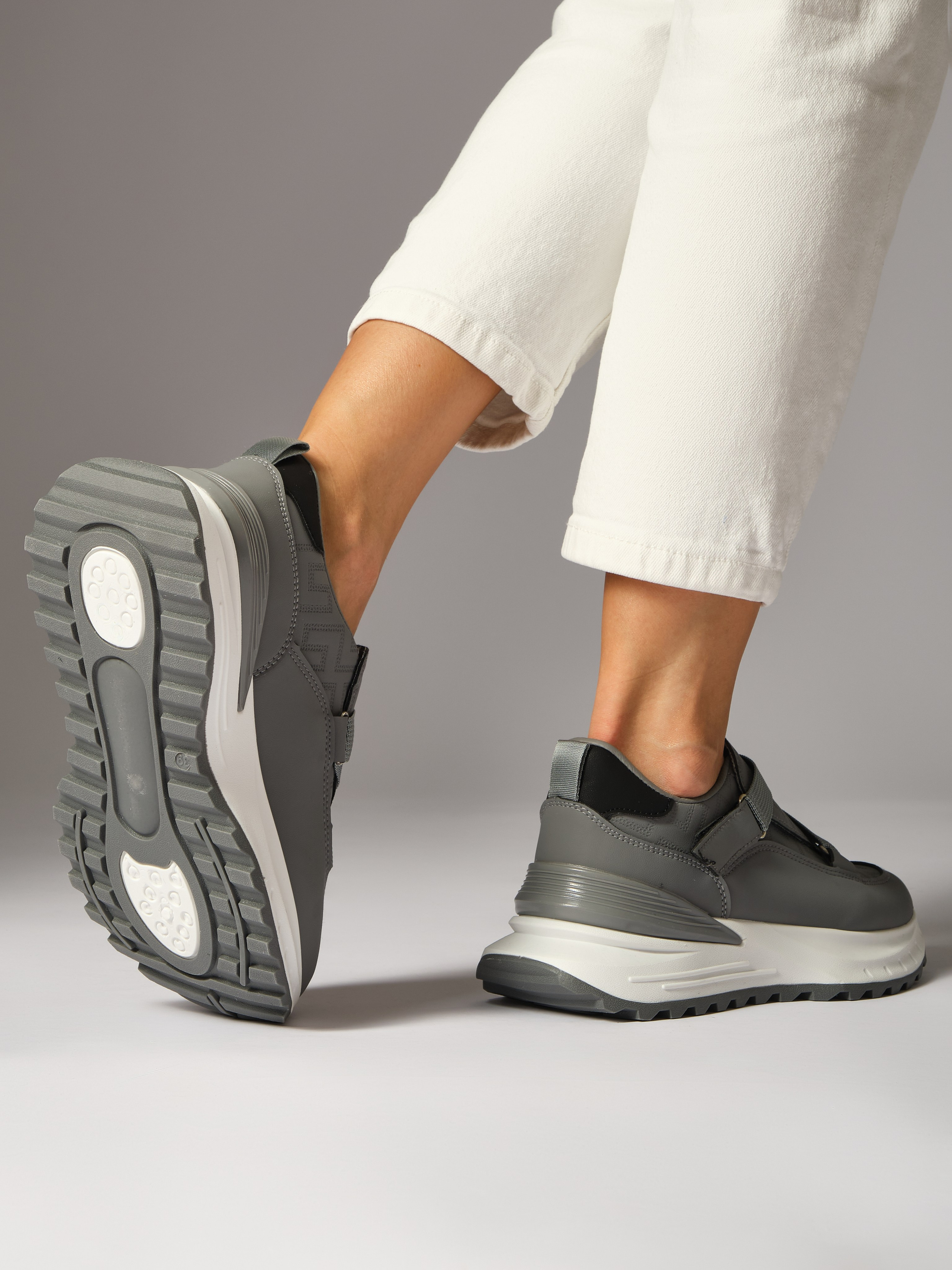 Кроссовки. Фотостудия для Wildberries Ozon