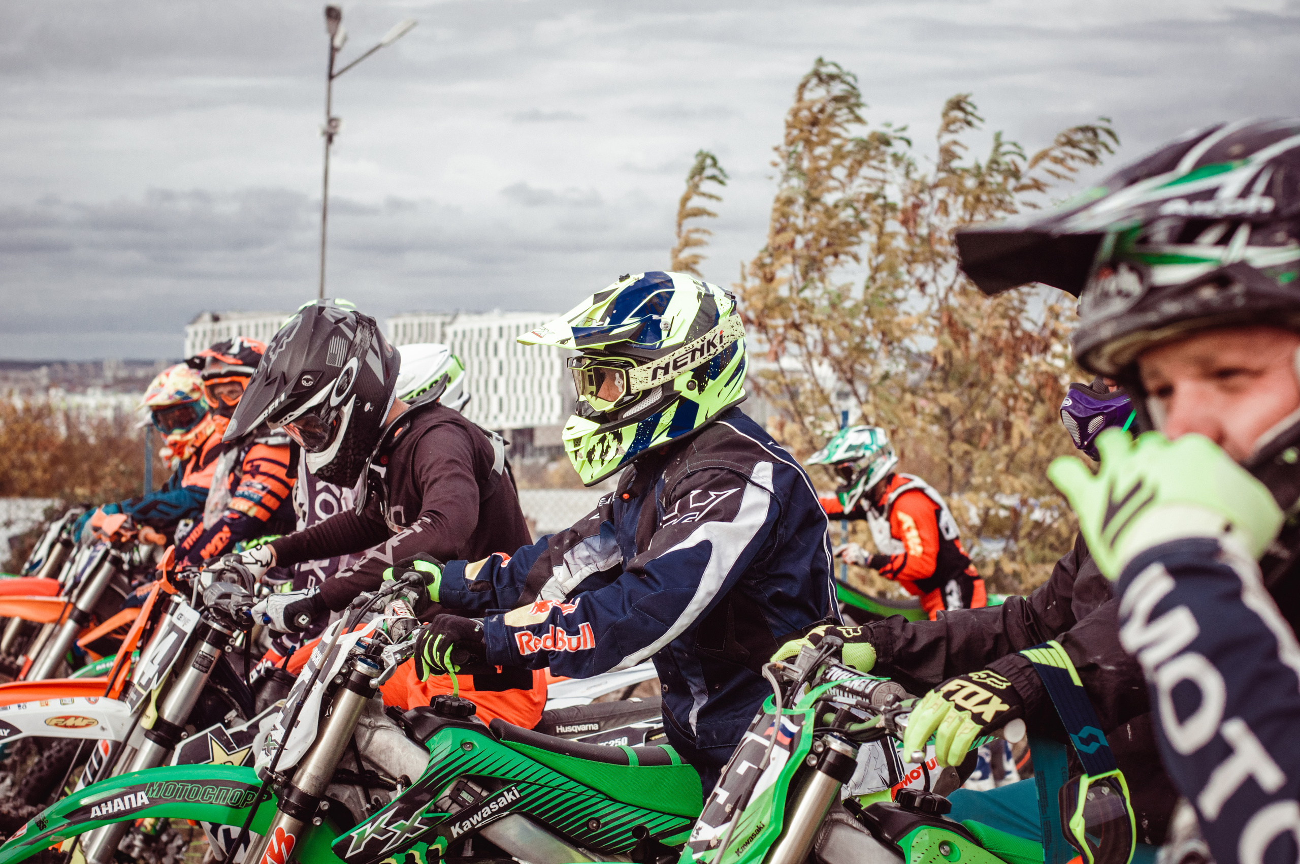 Соревнования по мотокроссу в Симферополе, октябрь 2022. Репортажный фотограф в Симферополе Зареев Иван