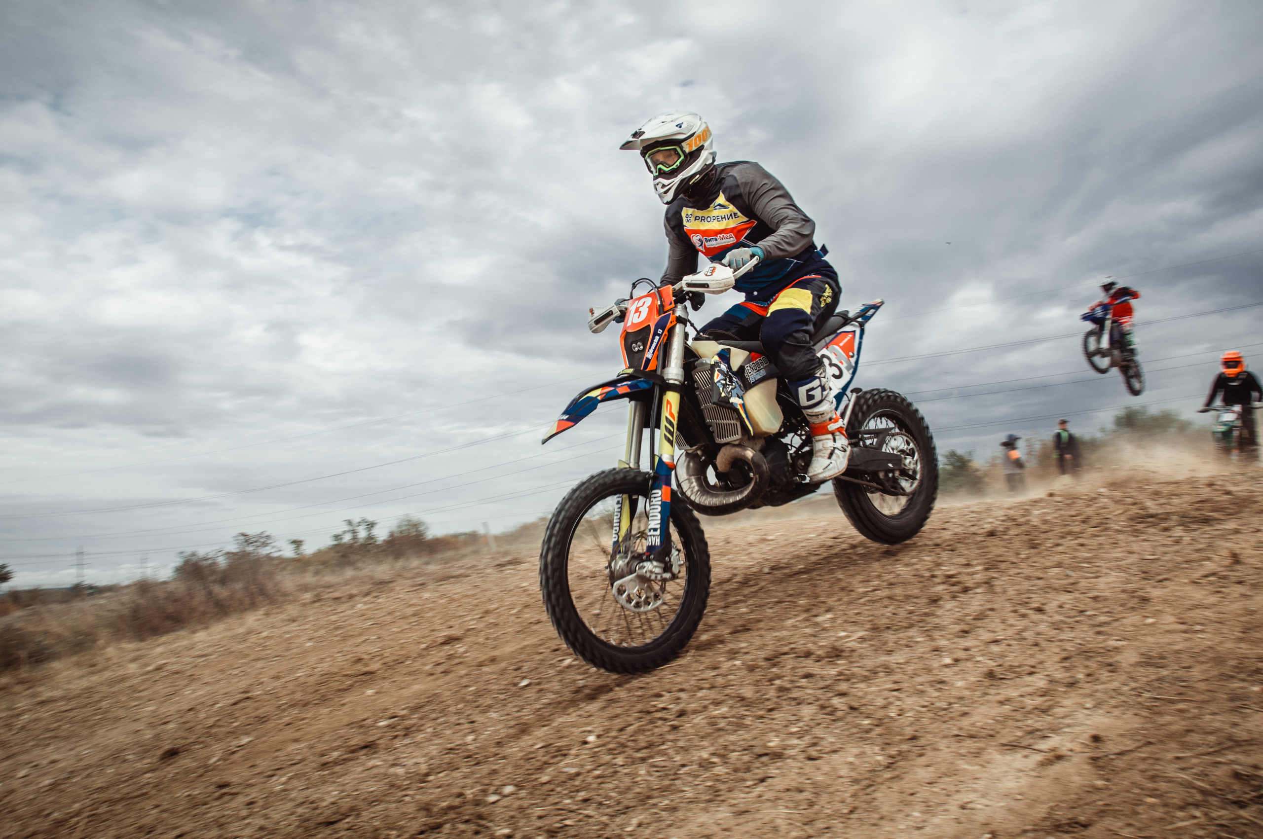 Соревнования по мотокроссу в Симферополе, октябрь 2022. Репортажный фотограф в Симферополе Зареев Иван