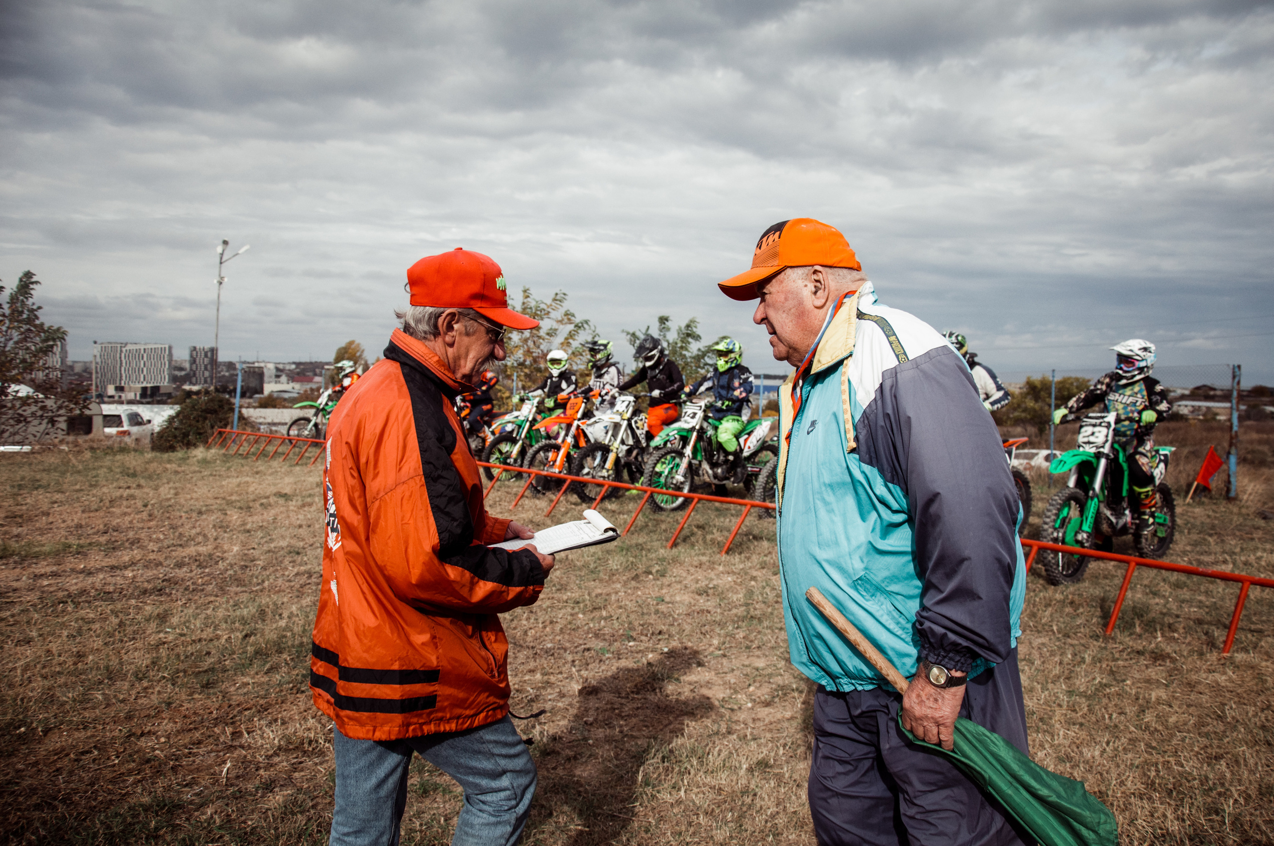 Соревнования по мотокроссу в Симферополе, октябрь 2022. Репортажный фотограф в Симферополе Зареев Иван