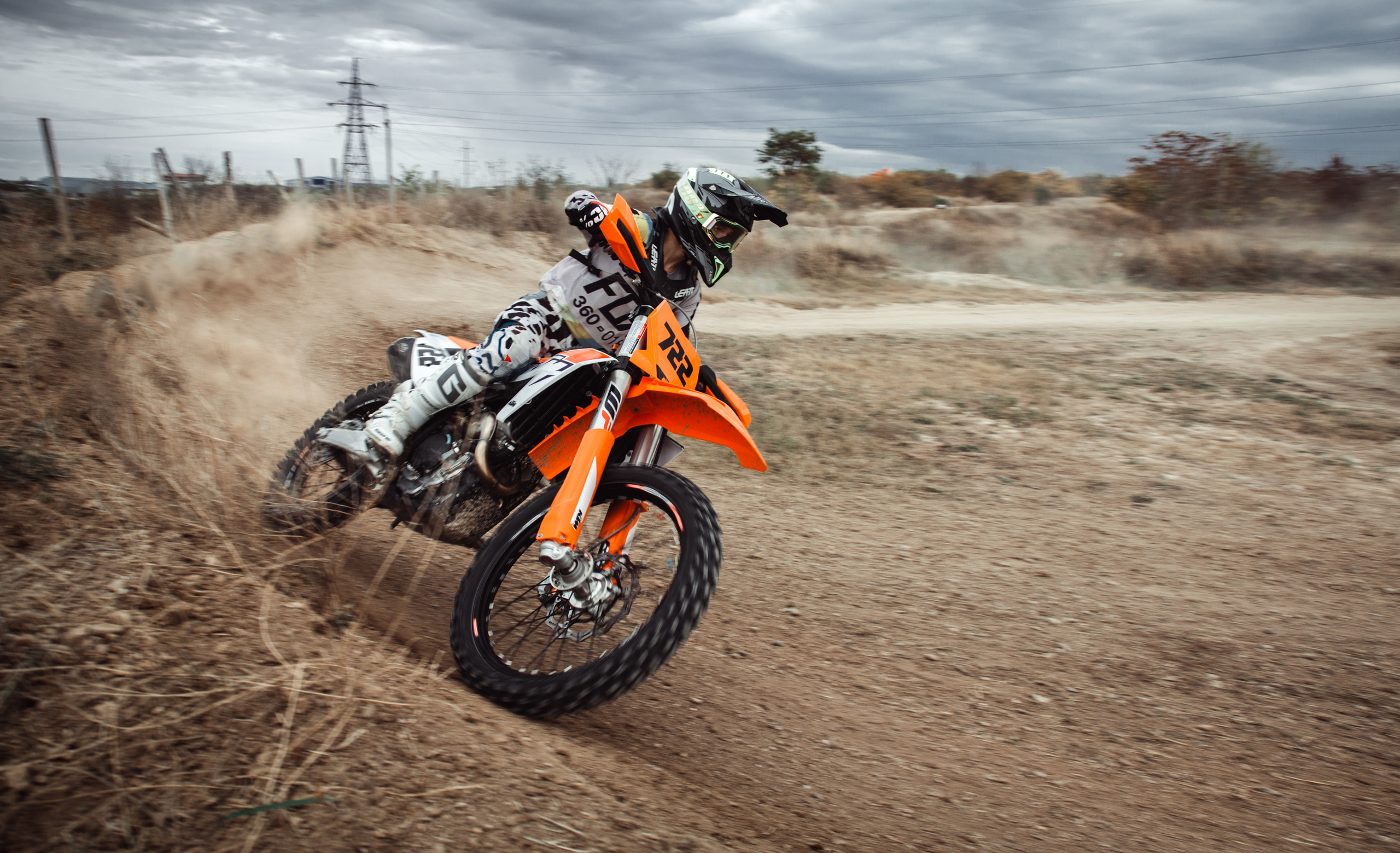 Соревнования по мотокроссу в Симферополе, октябрь 2022. Репортажный фотограф в Симферополе Зареев Иван