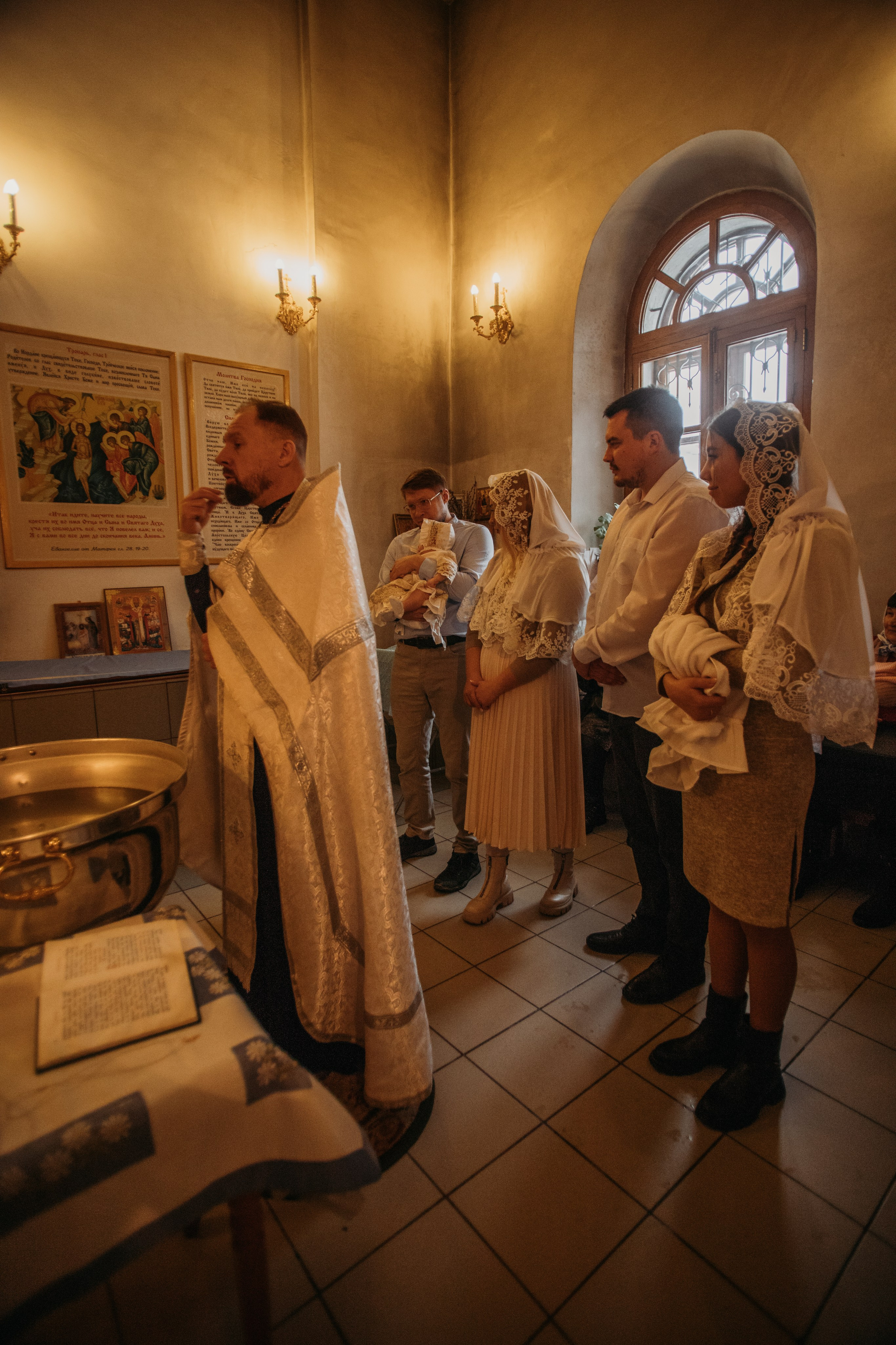 Крещение Аглаи. Венера Гайн. Репортажный фотограф  Тюмень. Обучение фотографии с 0