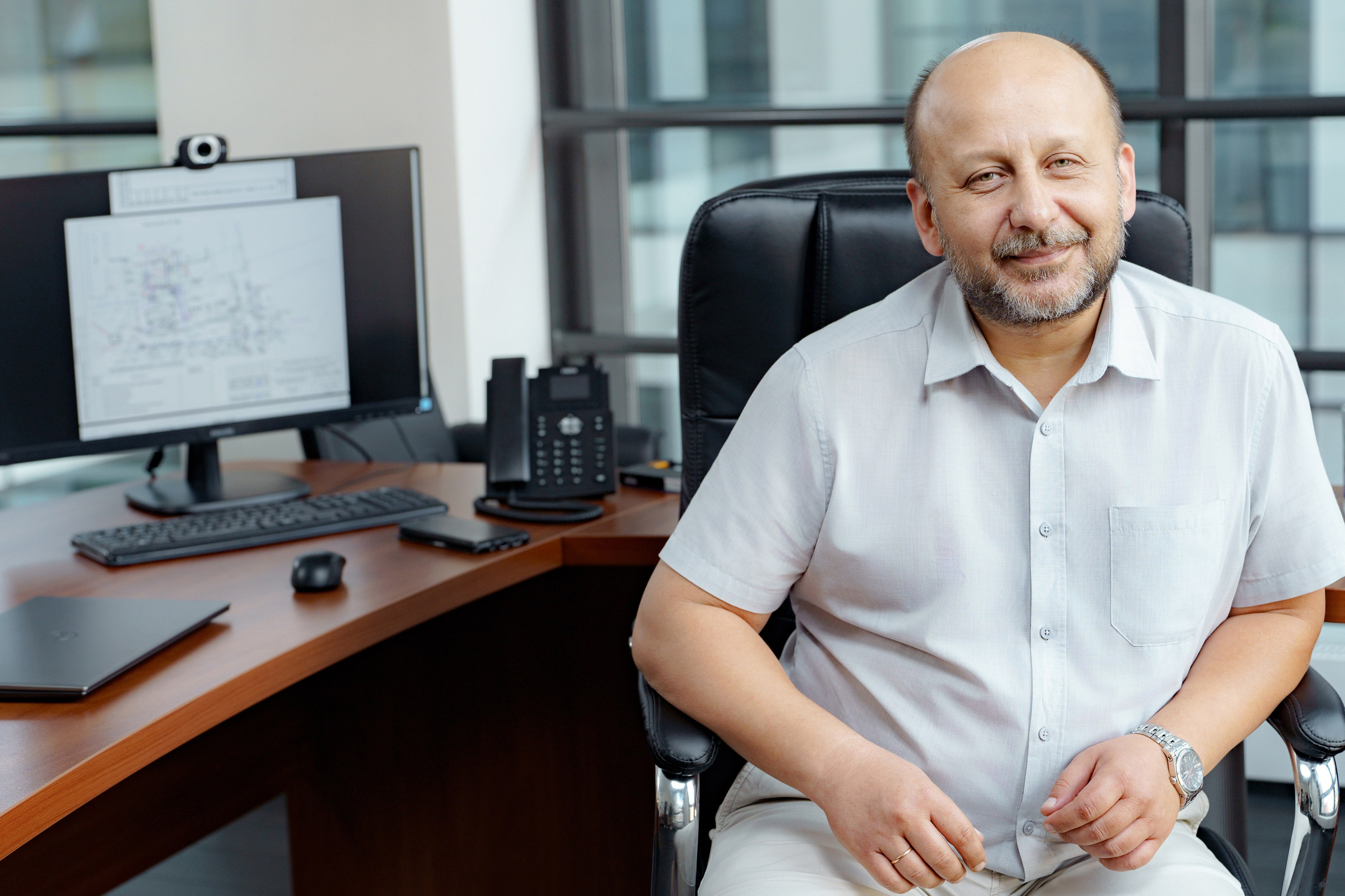 Портреты сотрудников компании в офисе. КОРПОРАТИВНЫЙ, ИМИДЖЕВЫЙ И РЕПОРТАЖНЫЙ ФОТОГРАФ МАКСИМ МЕШ