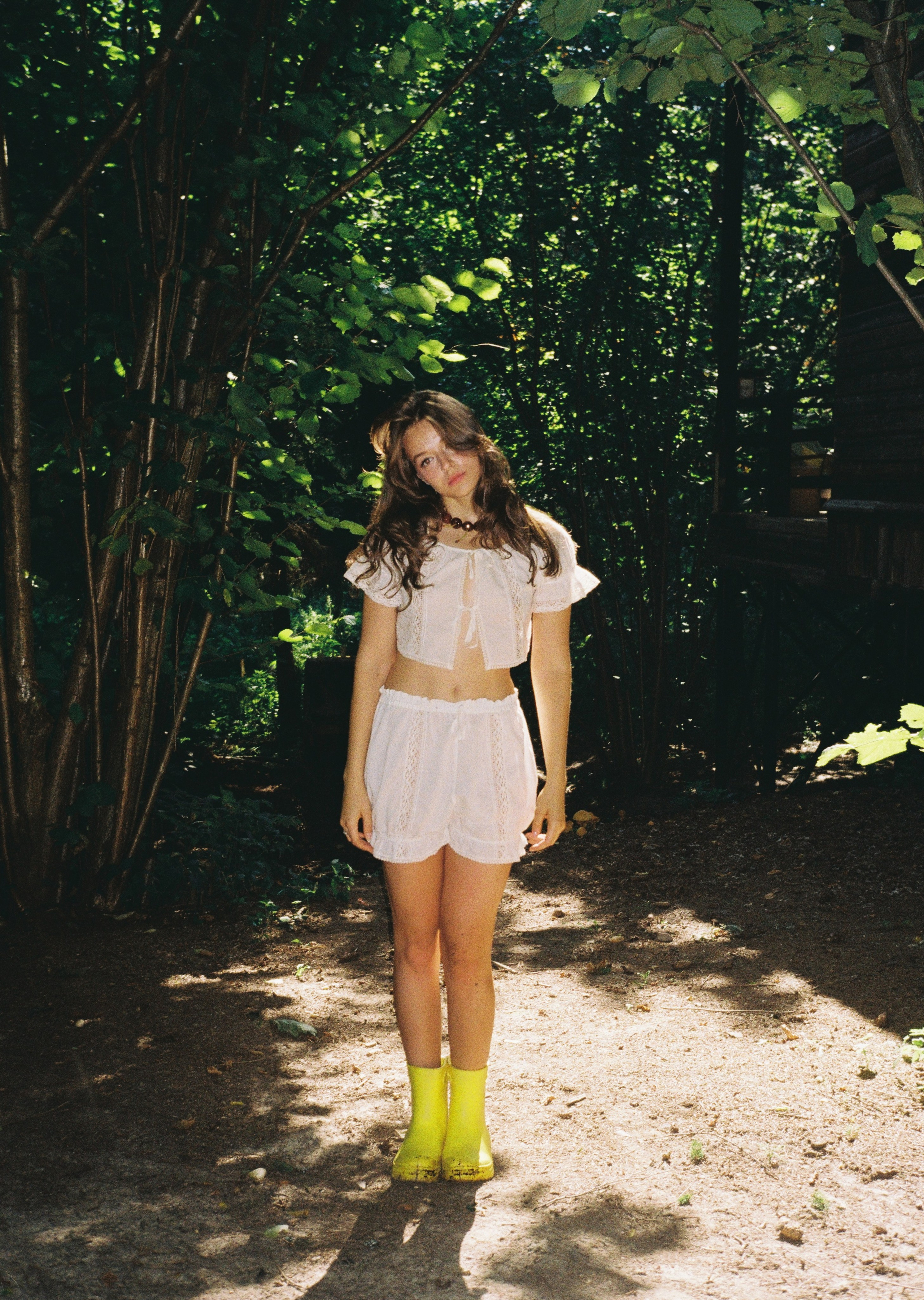 ПАРОЧКА В ЖЕЛТЫХ САПОЖКАХ С РАЙОНА