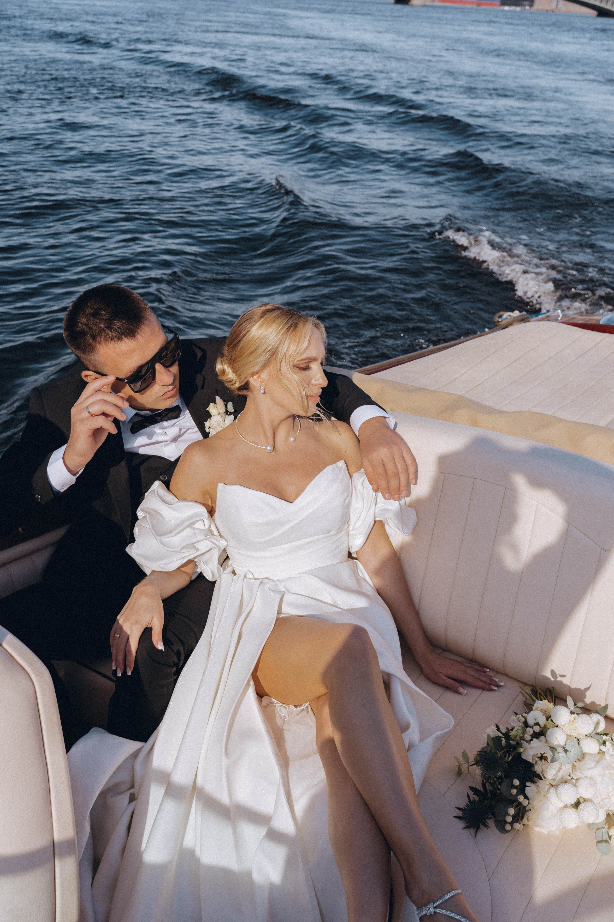 СВАДЕНБНАЯ СЬЕМКА НА КАТЕРЕ ПО КАНАЛАМ САНКТ-ПЕТЕРБУРГА И В АКВАТОРИИ НЕВЫ. Профессиональный фотограф, Санкт-Петербург — Виктория Богомолова