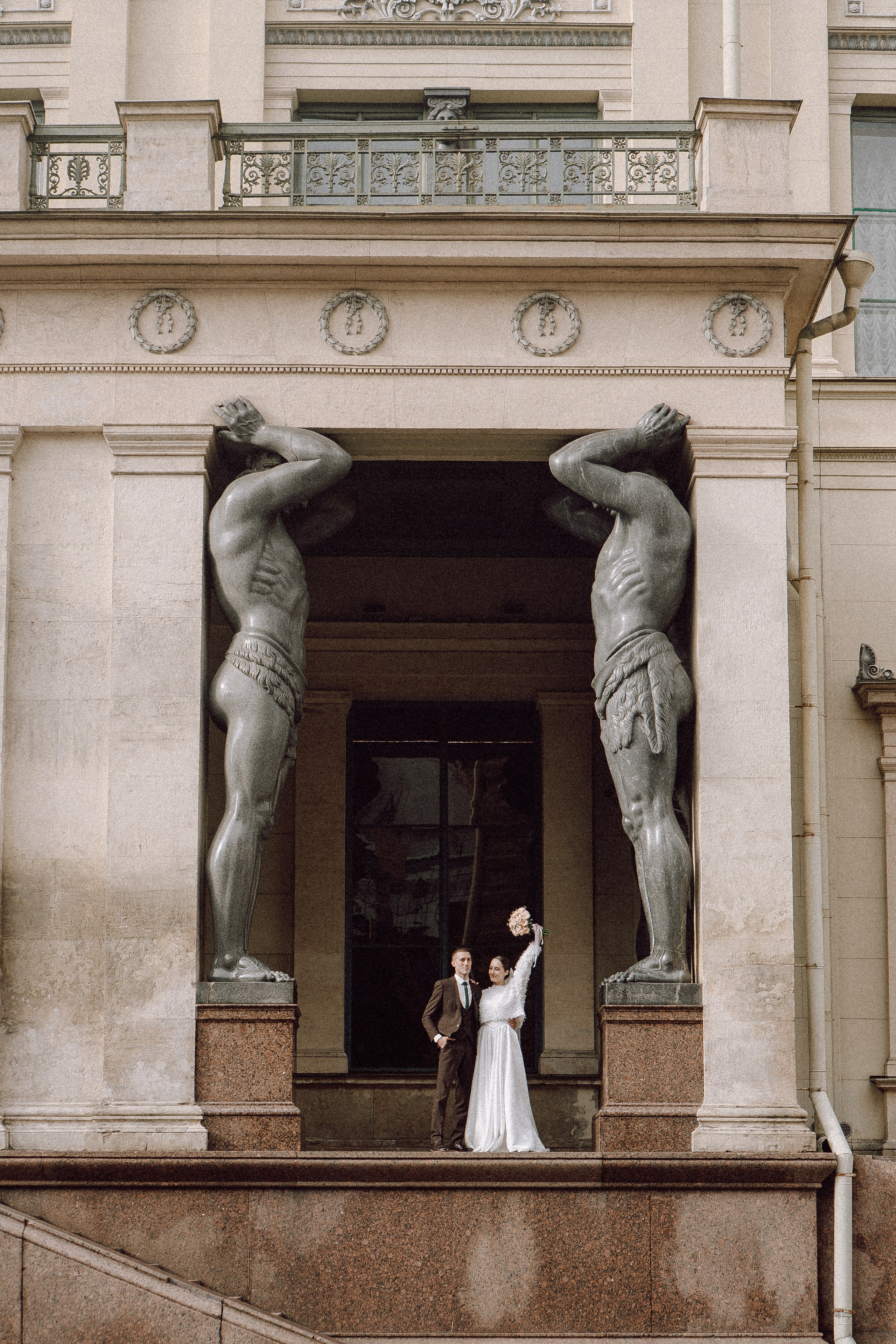 СВАДЕБНАЯ ПРОГУЛКА В САНТК-ПЕТЕРБУРГЕ (ИСАКИЕВСКИЙ СОБОР, ЗИМНЯЯ КАНАВКА, ЭРМИТАЖ И БОЛЬШАЯ МОРСКАЯ УЛИЦА). Профессиональный фотограф, Санкт-Петербург — Виктория Богомолова