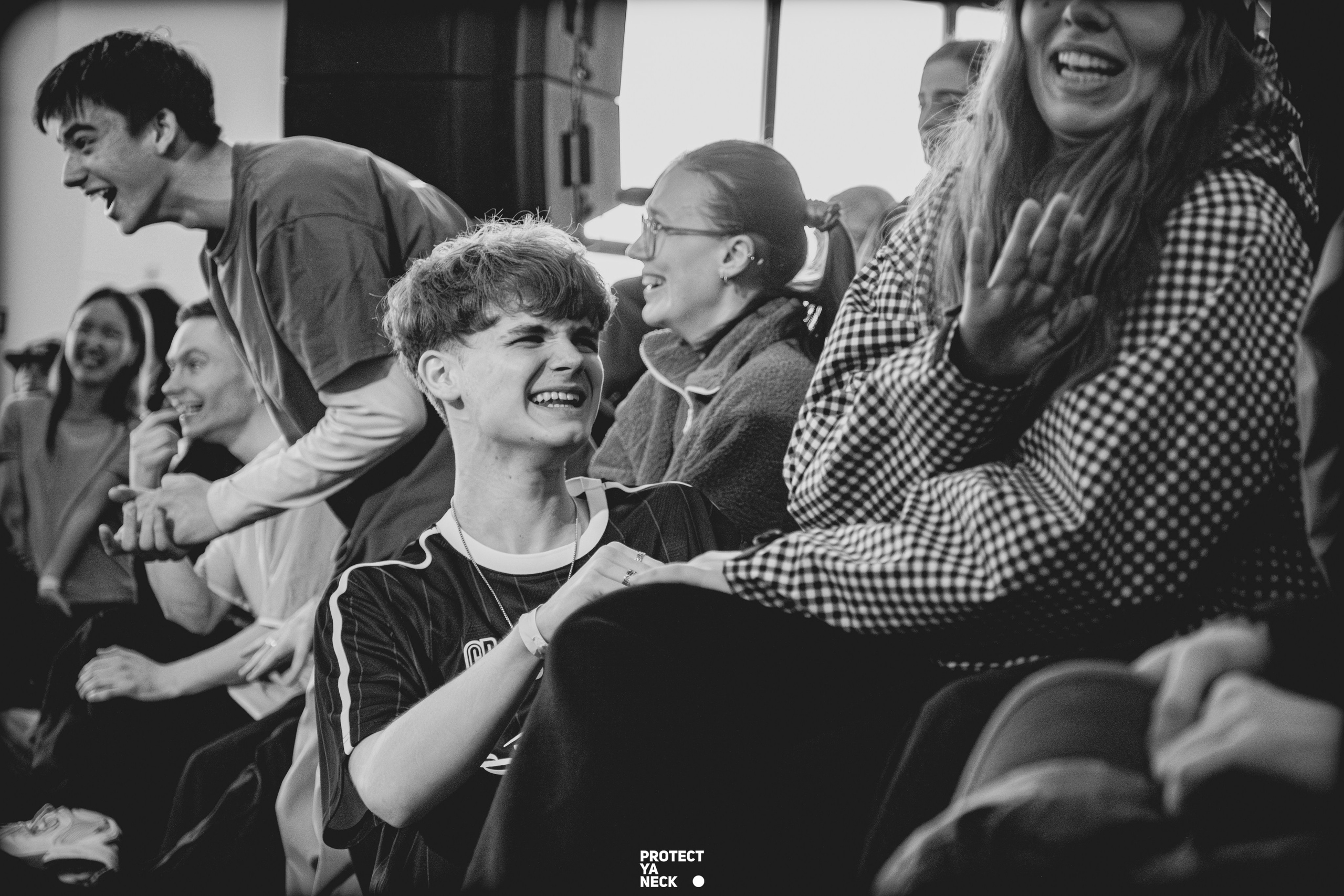 PROTECT YA NECK 22/03 (@youlovebu). Соня бу тебя сфоткала
