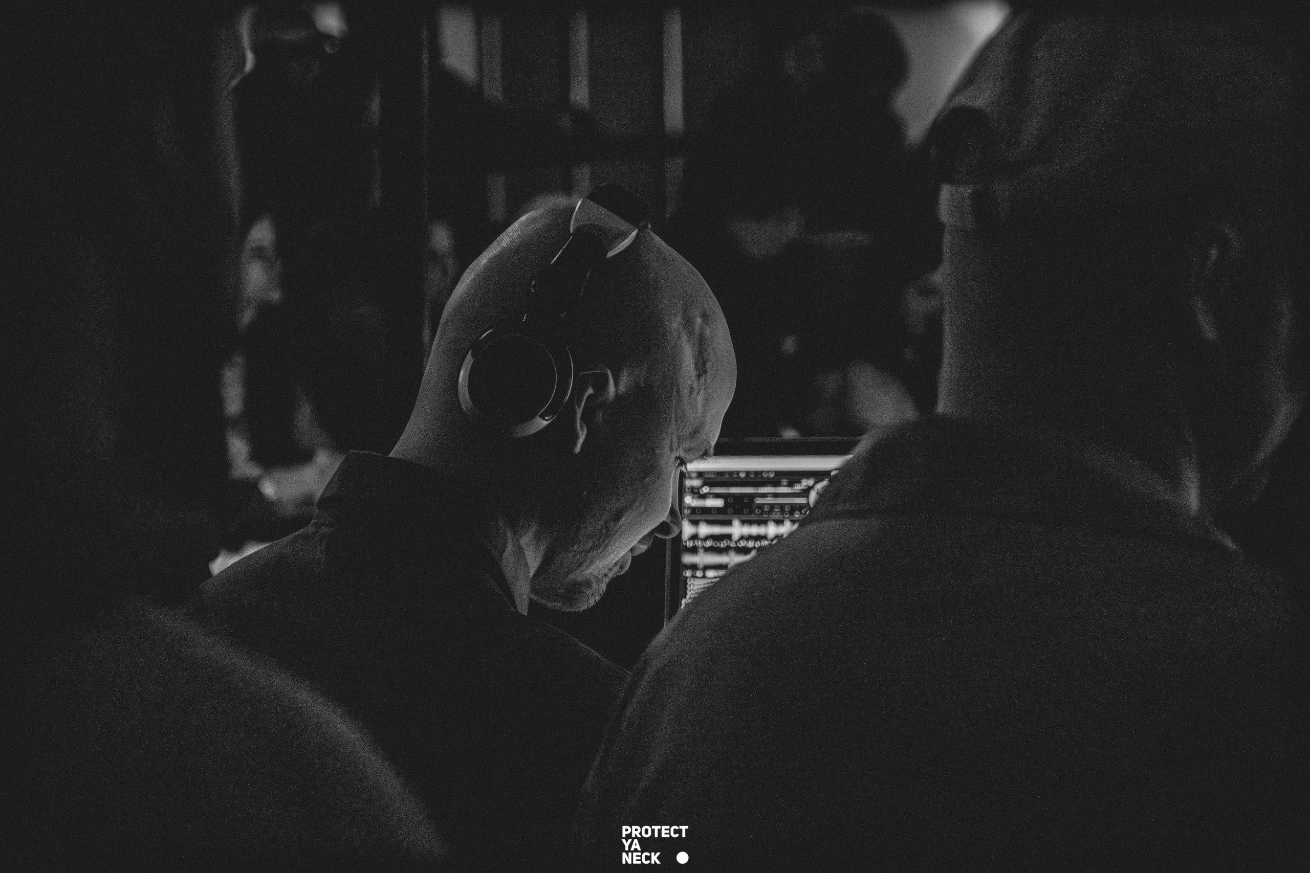 PROTECT YA NECK 22/03 (@youlovebu). Соня бу тебя сфоткала