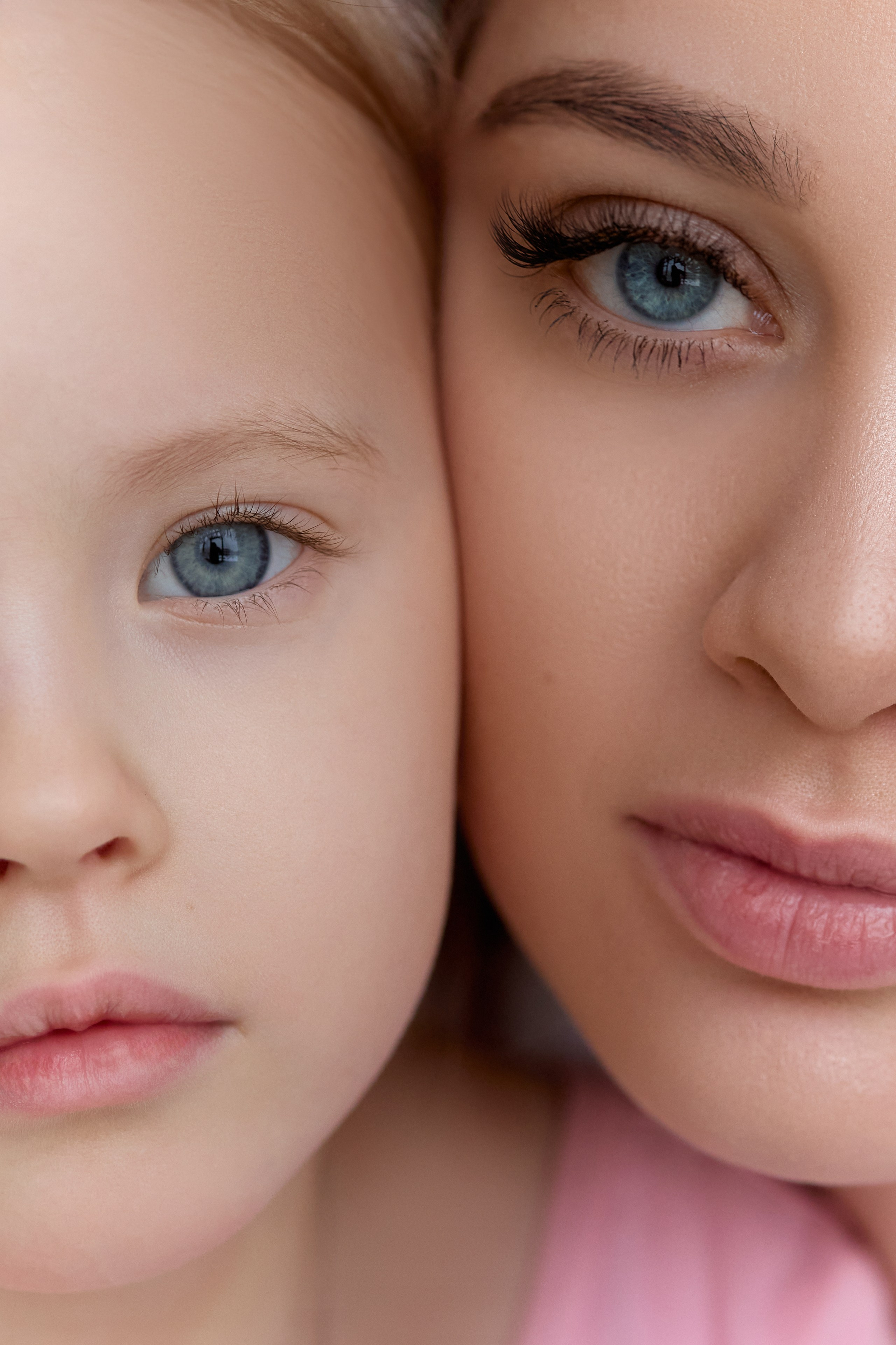 Семейная съемка в фотостудии. Сестры Карабаза. Фотографы и ретушеры в Москве и Санкт-Петербурге