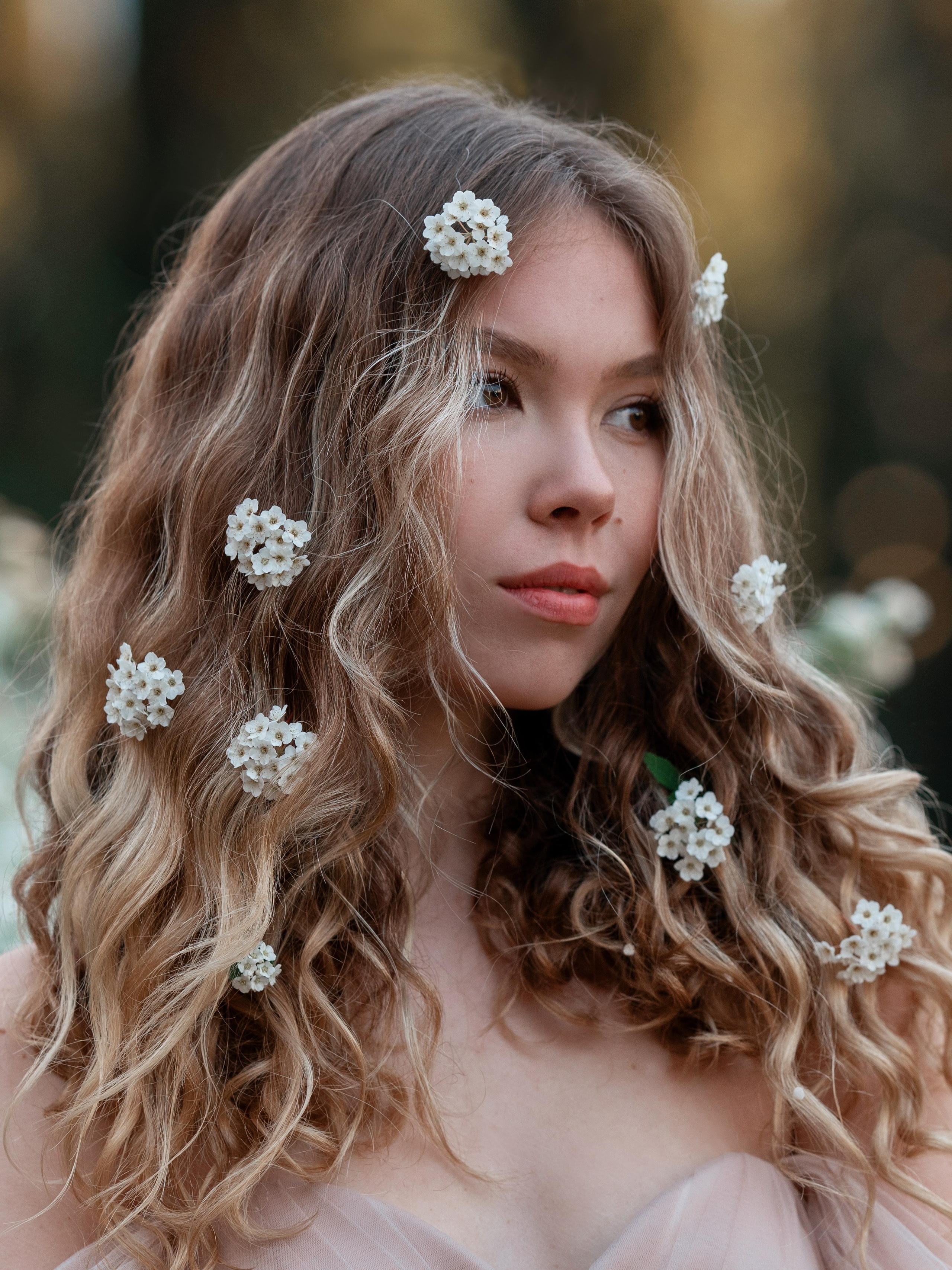 Плечевой портрет на улице днем